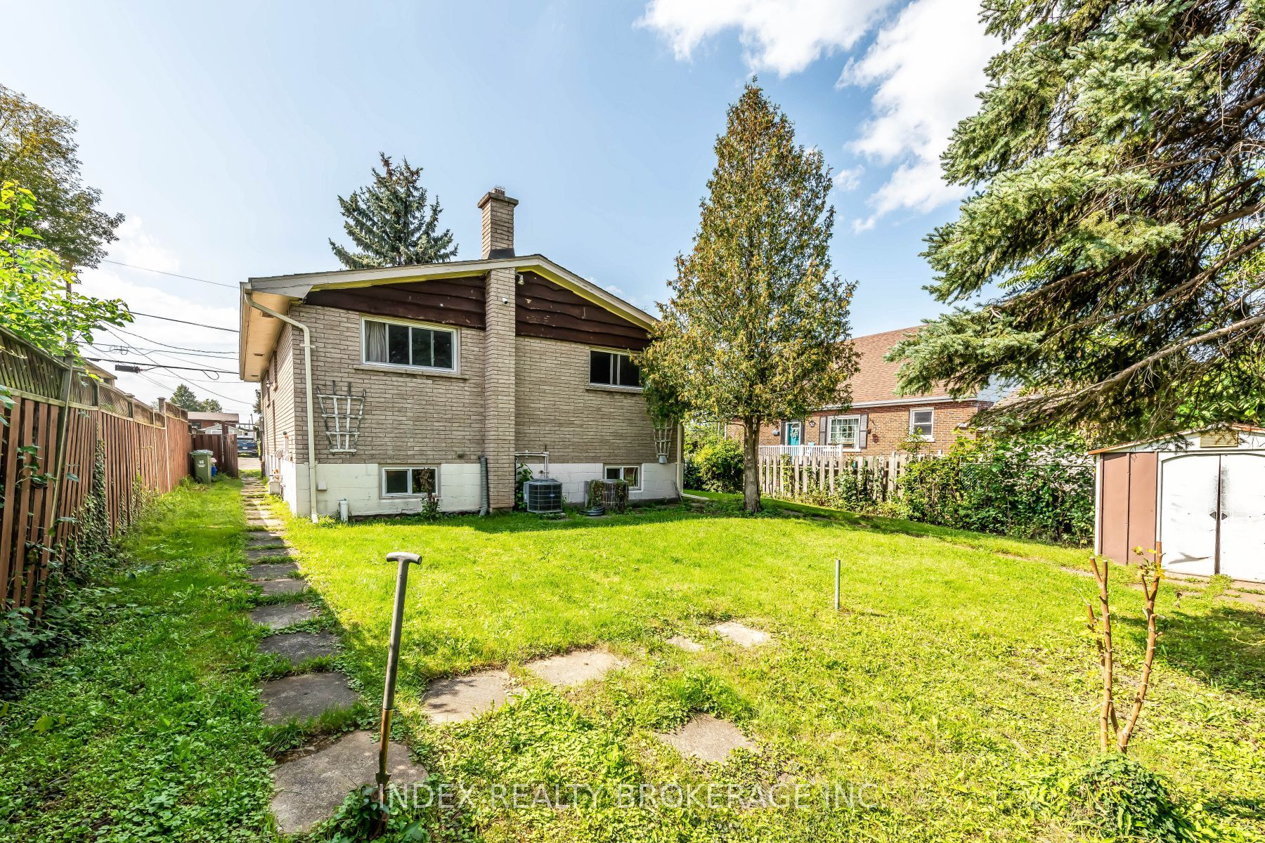 28 Blenheim Dr