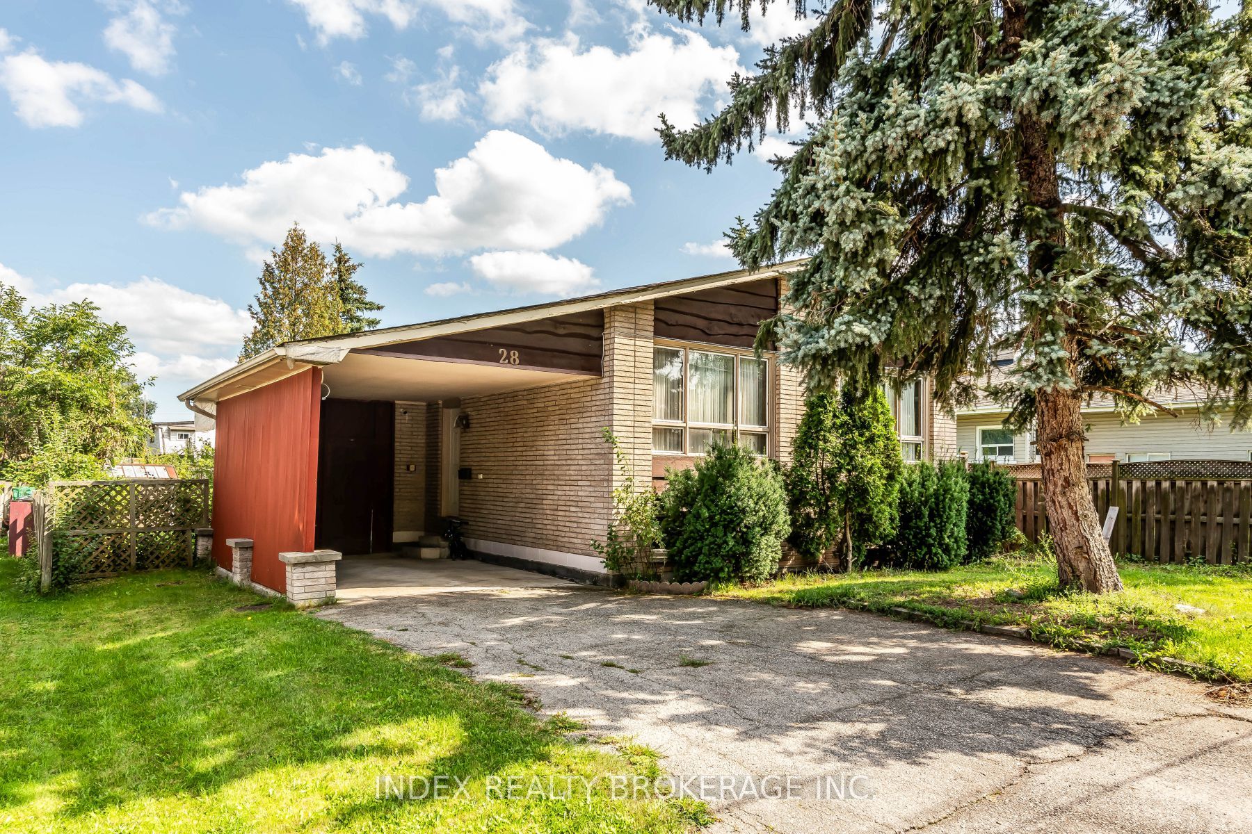 28 Blenheim Dr