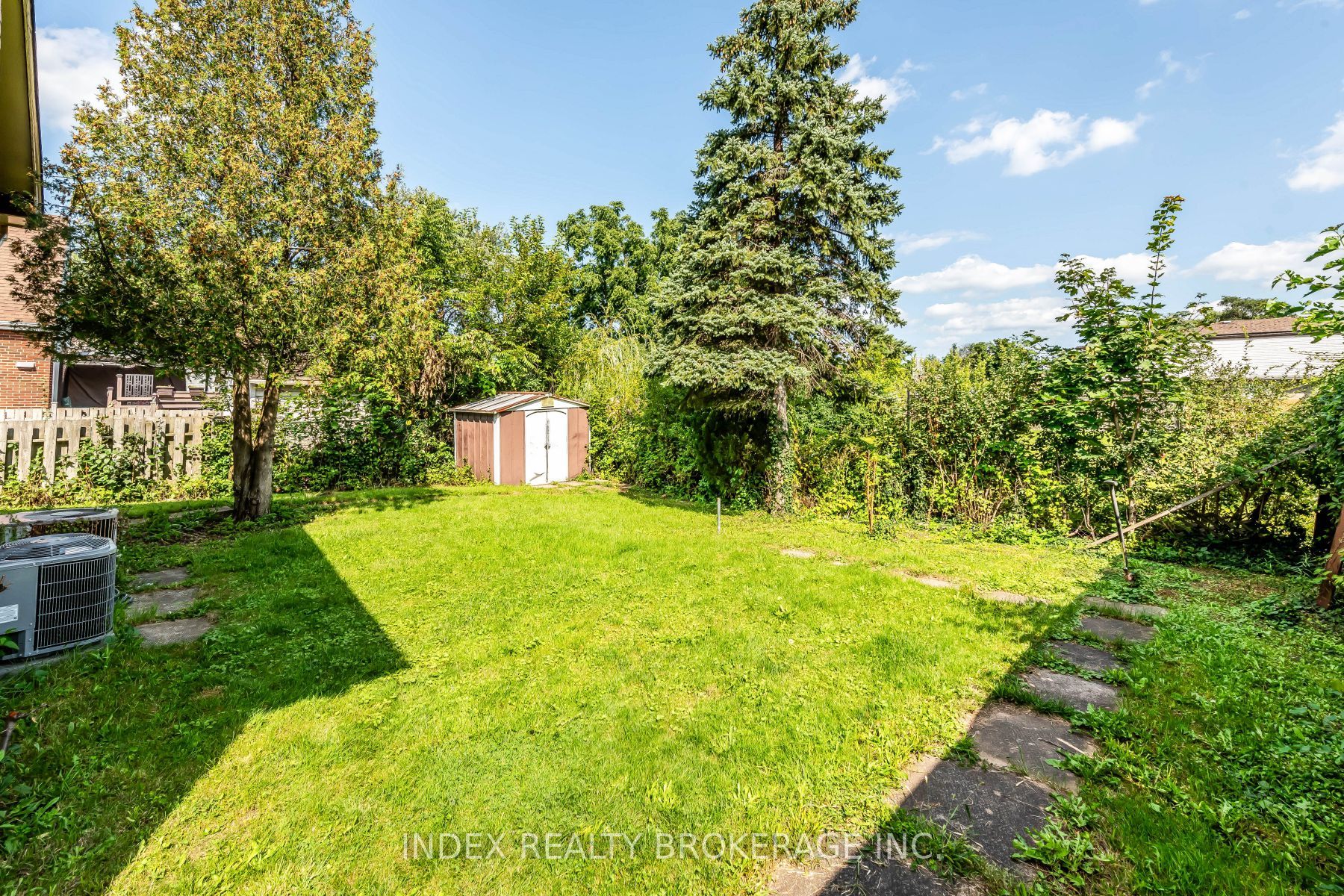 28 Blenheim Dr