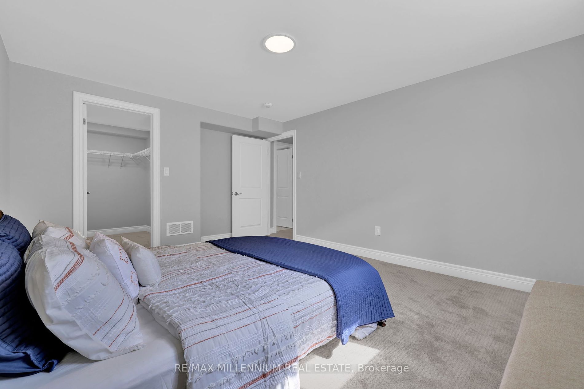 23 Sassafras Row, #18