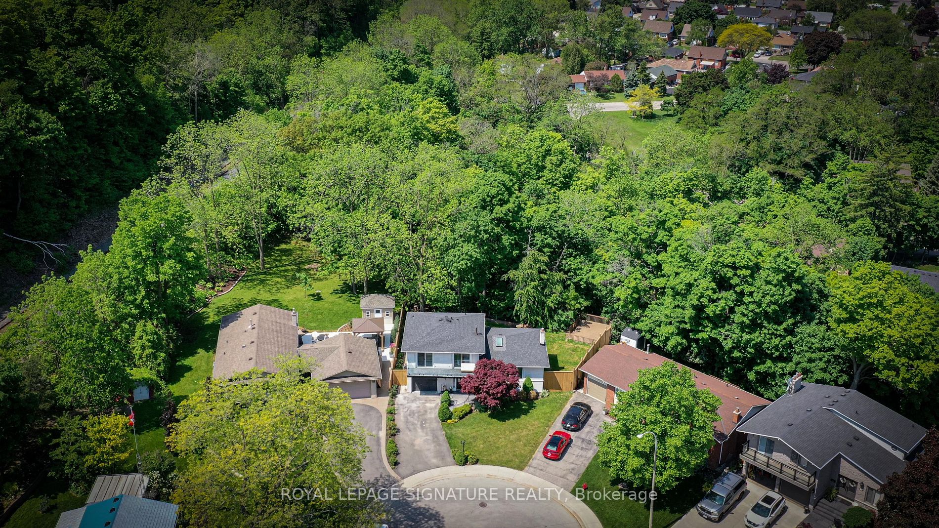 9 Leslie Drive