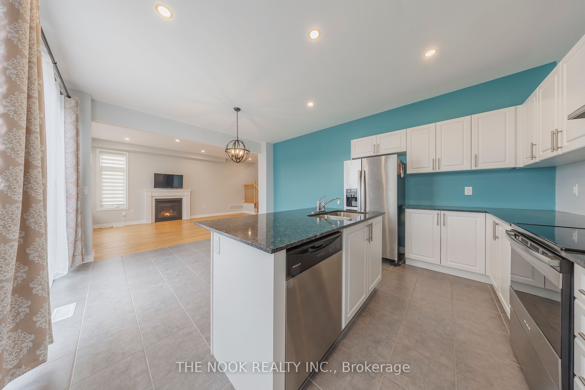 2 Summer Breeze Dr