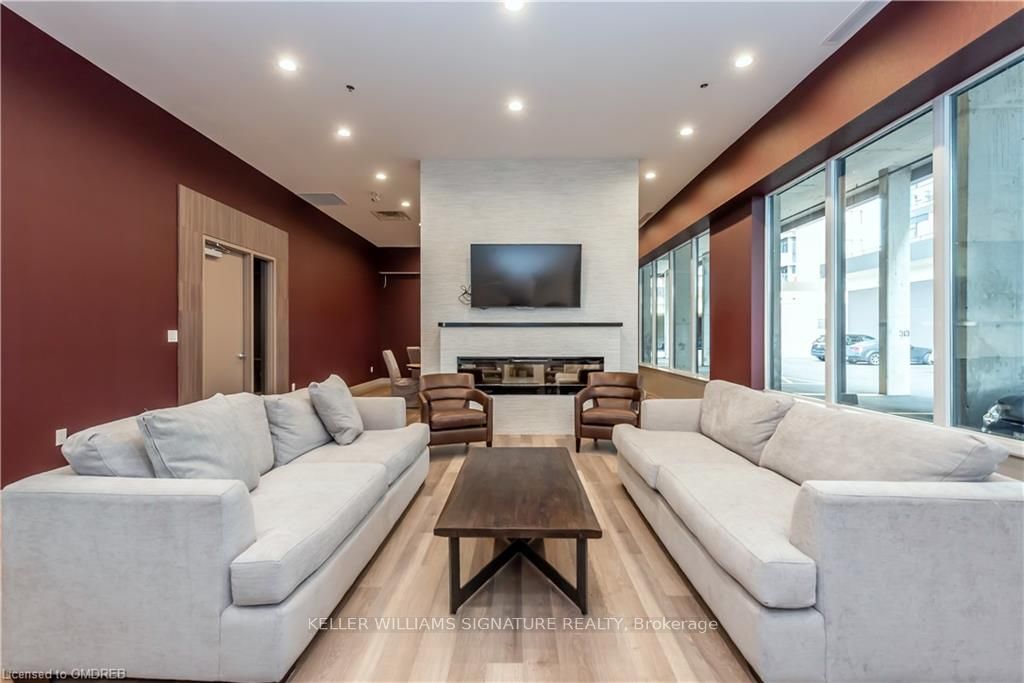 550 North Service Road, #814