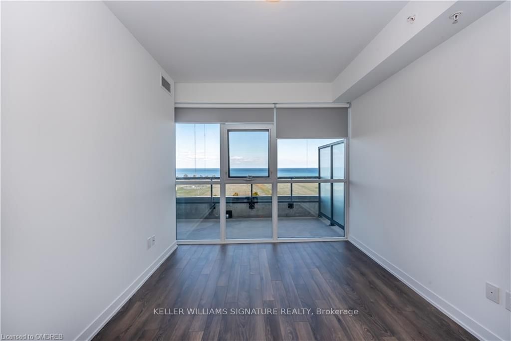 550 North Service Road, #814