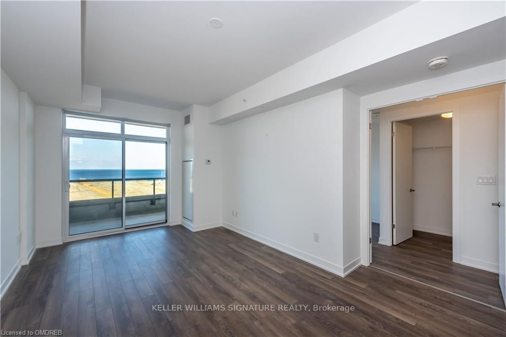 550 North Service Road, #814
