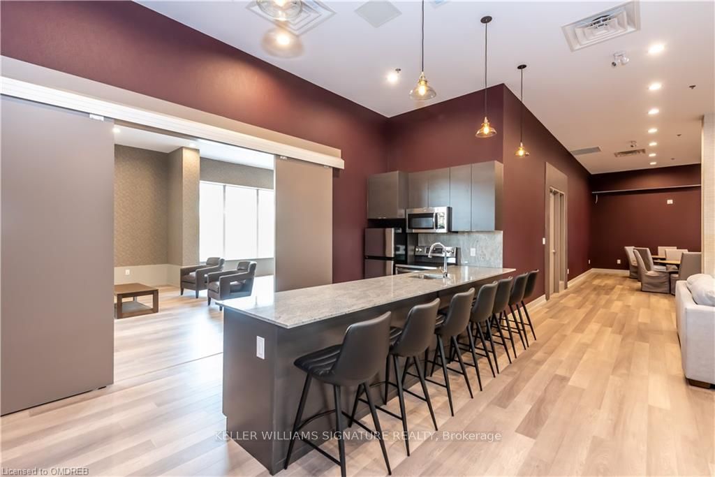 550 North Service Road, #814