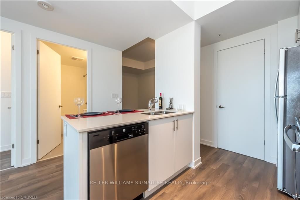 550 North Service Road, #814