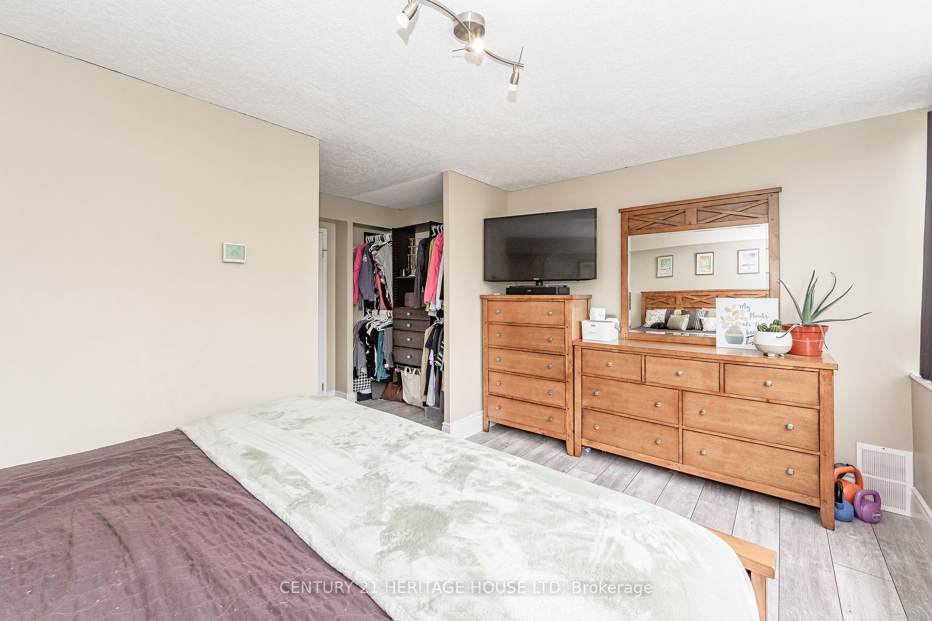 3227 King Street E #409