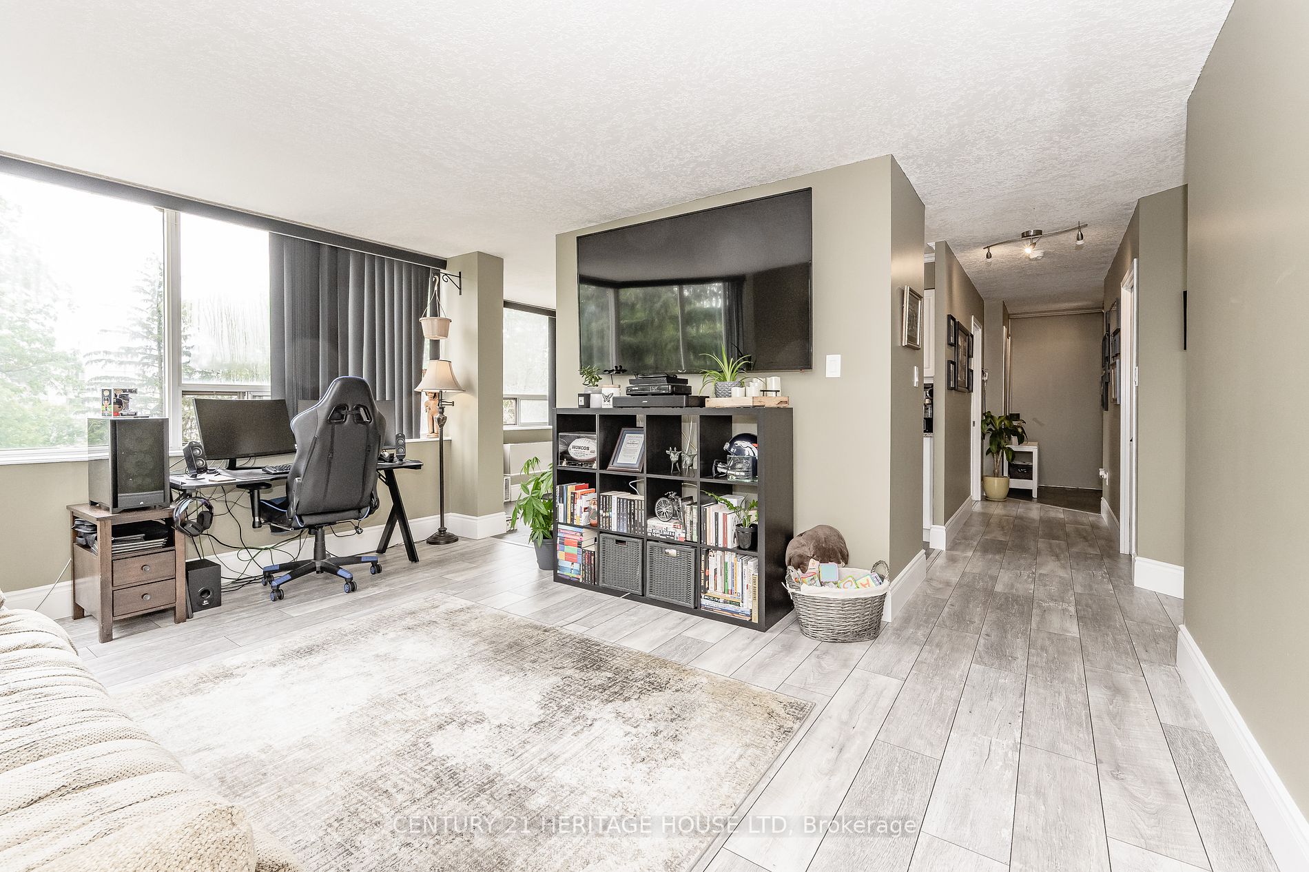 3227 King Street E #409