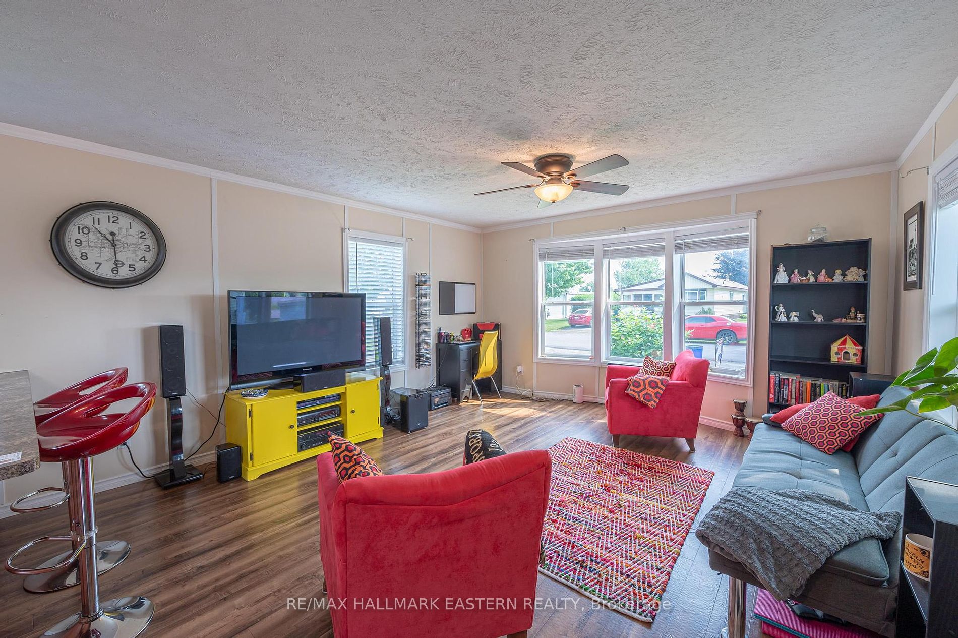 6 Hillview Drive