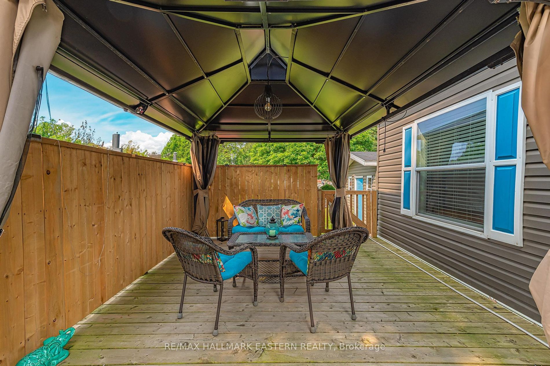 6 Hillview Drive