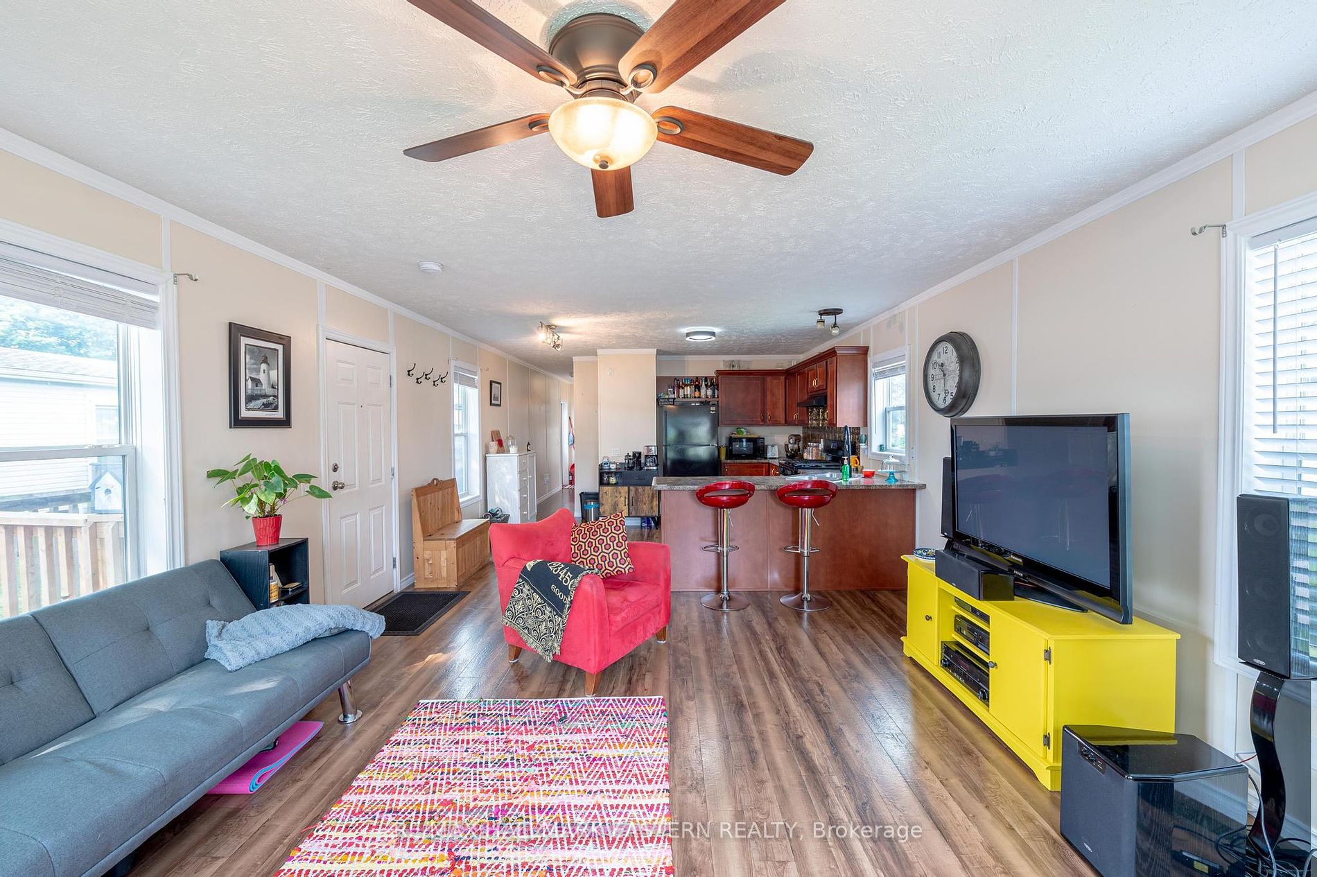 6 Hillview Drive