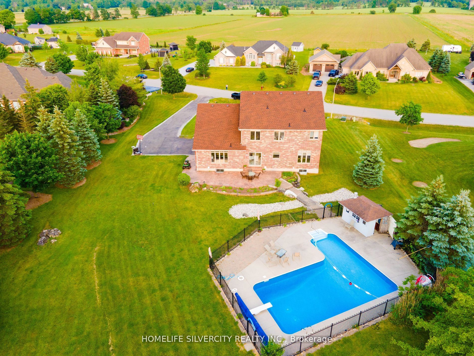 18 Leenders Lane