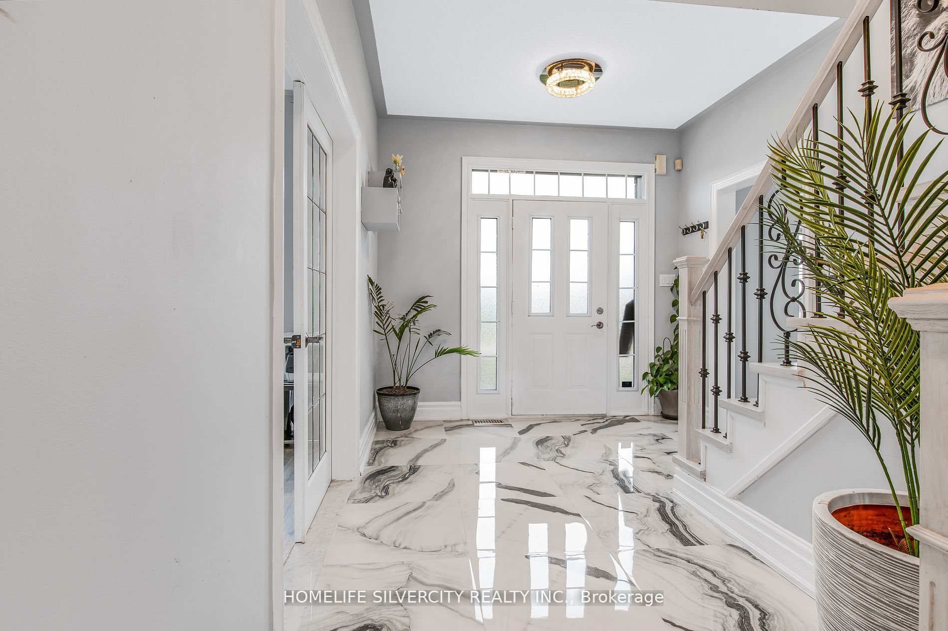 18 Leenders Lane