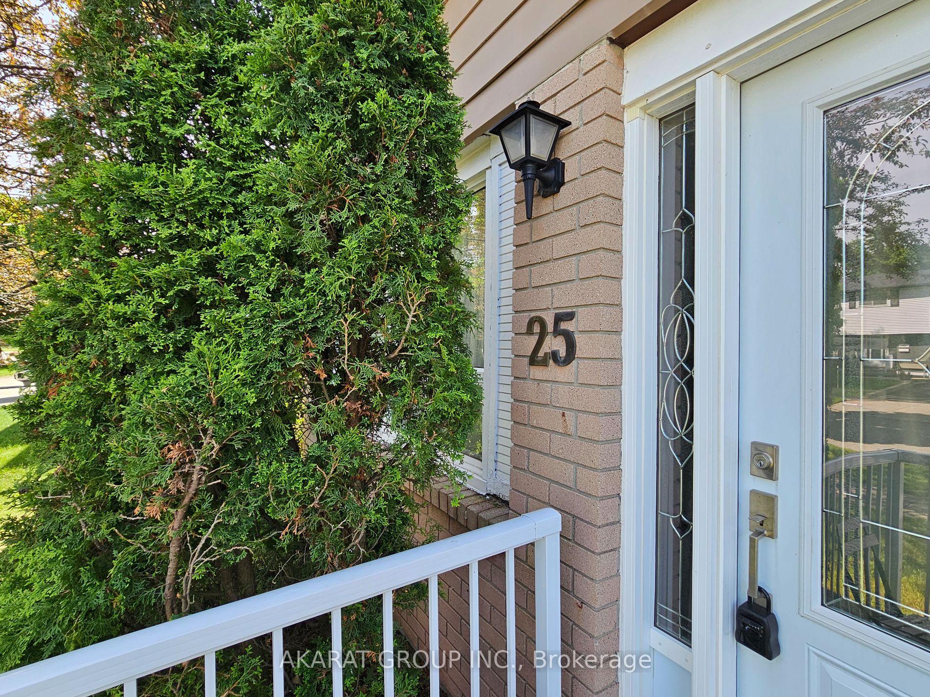 25 Pembroke Street N