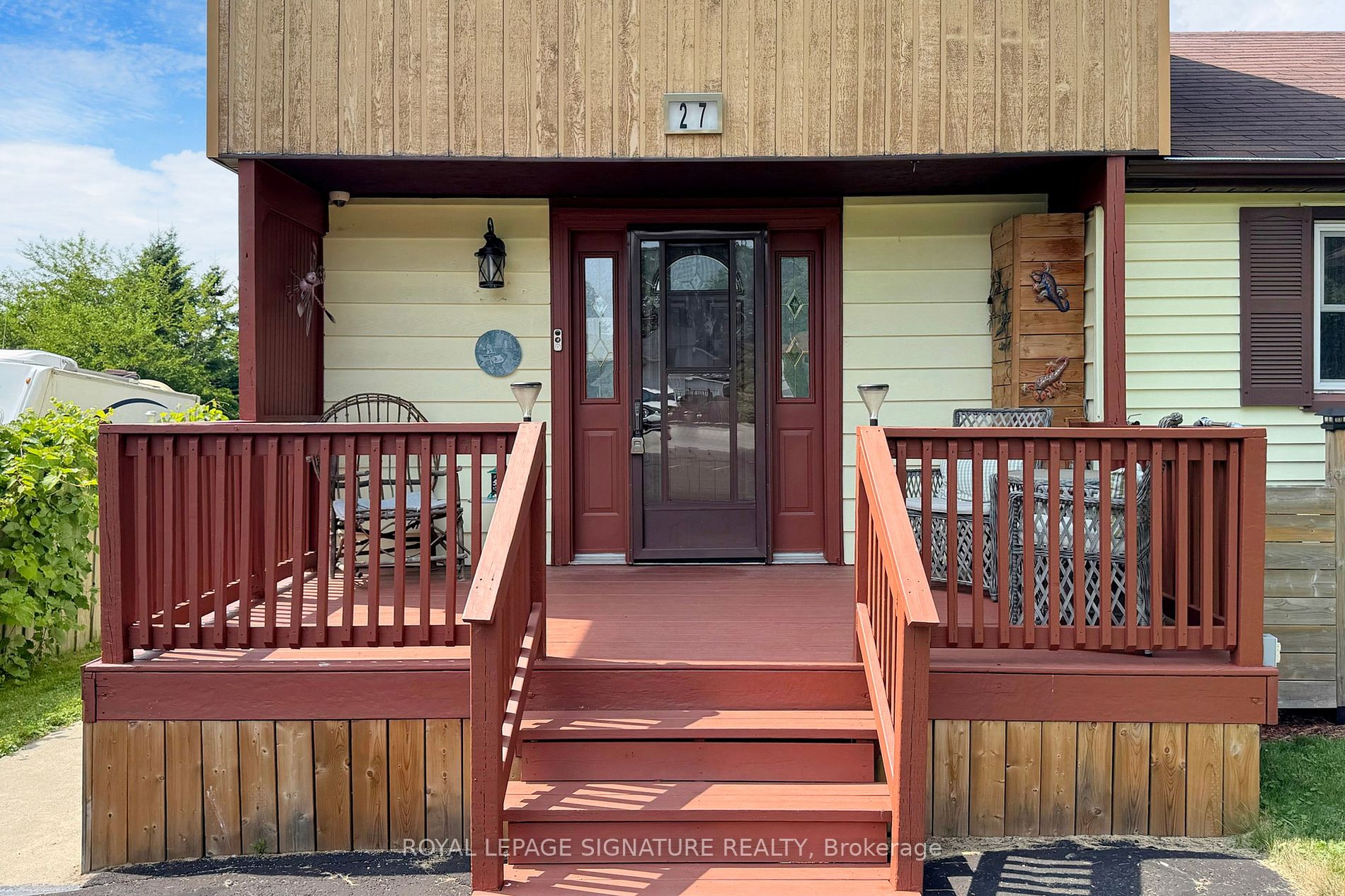 27 Carleton Boulevard
