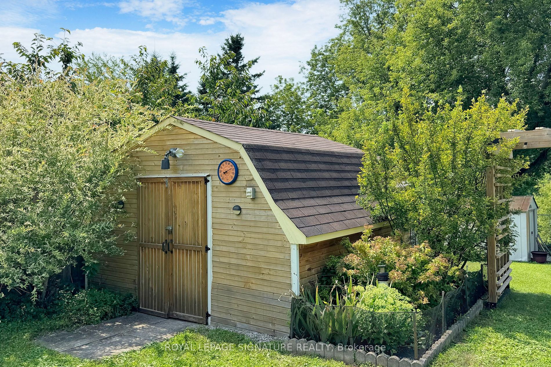 27 Carleton Boulevard