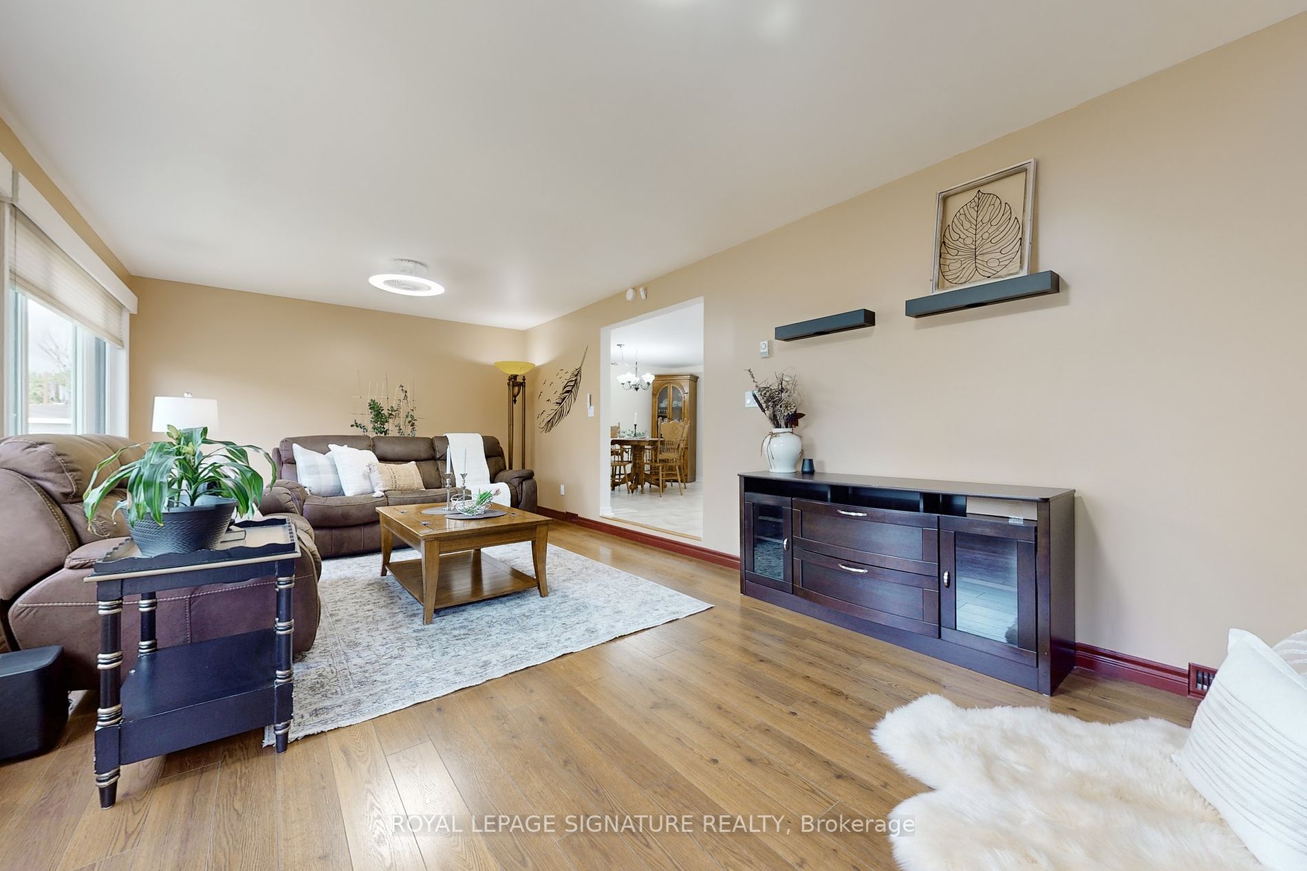 27 Carleton Boulevard