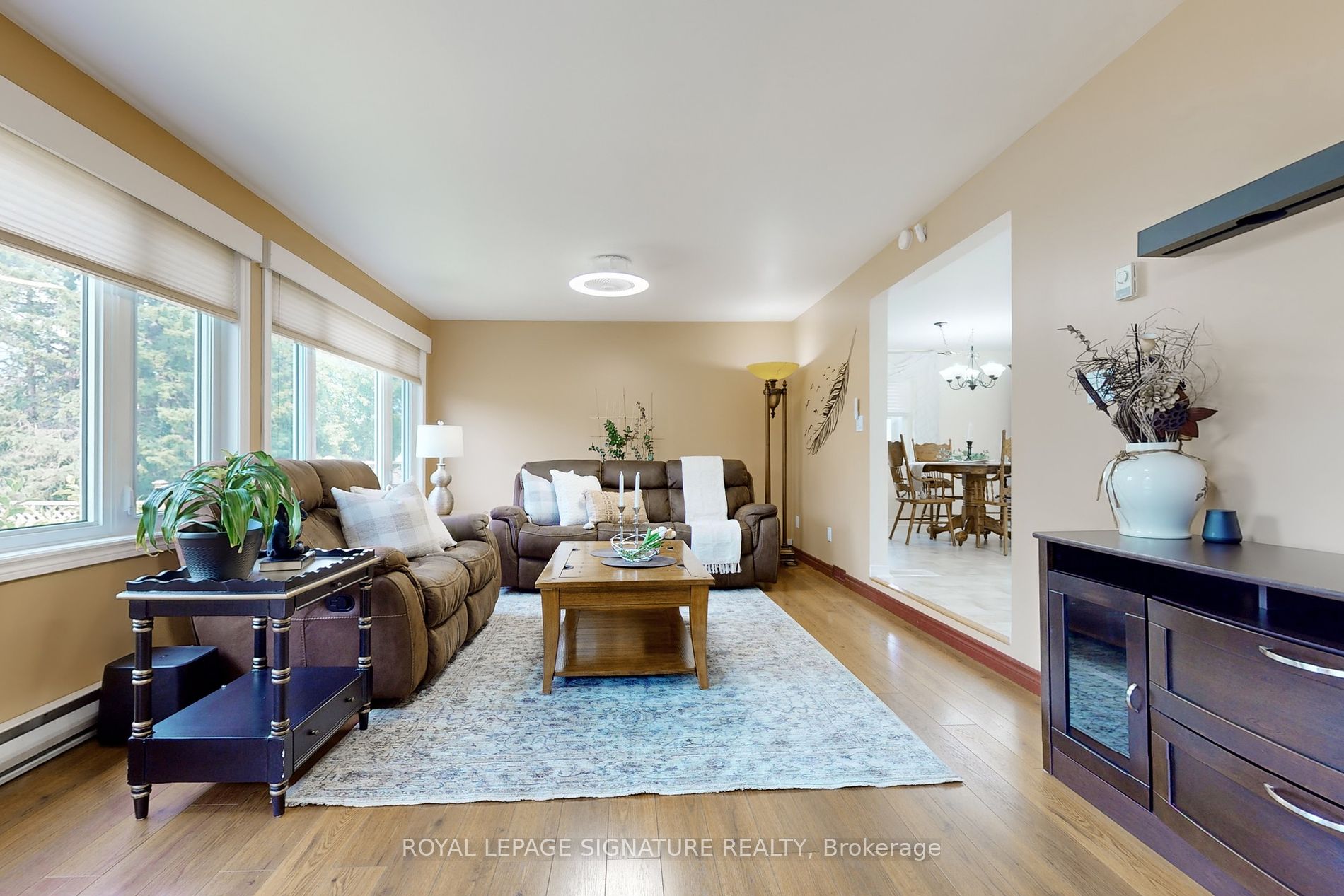 27 Carleton Boulevard