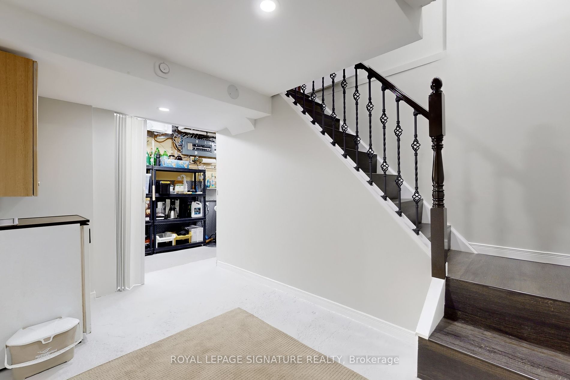 27 Carleton Boulevard