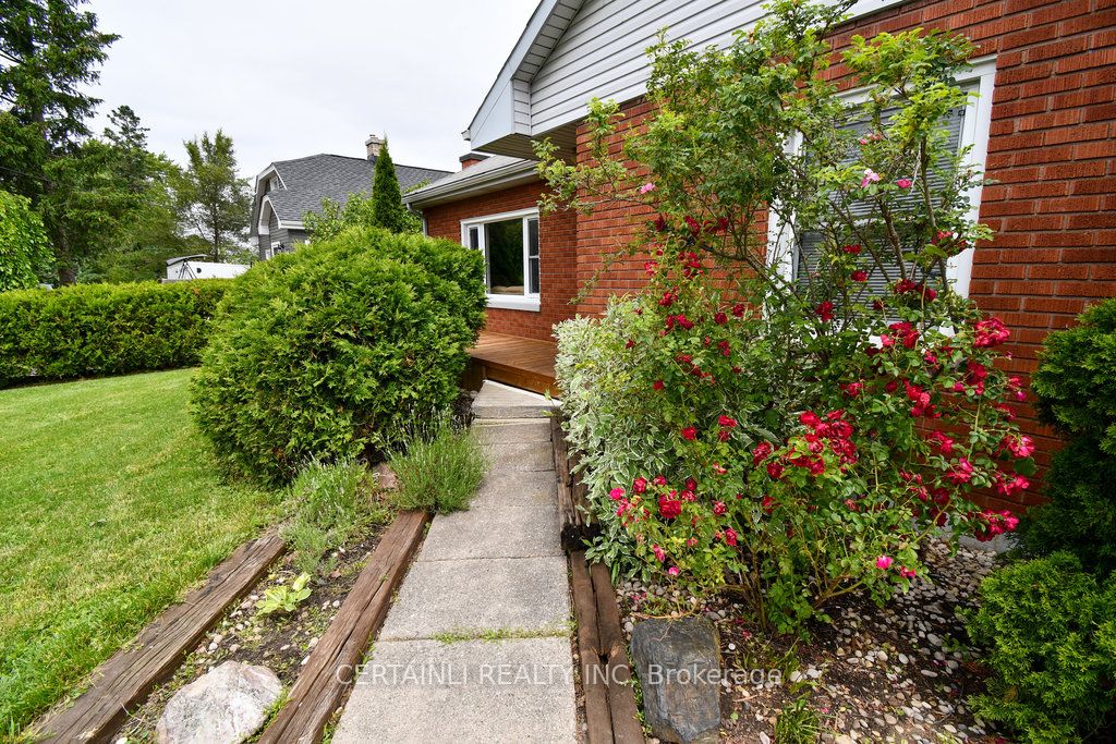 240 Greenwood Ave
