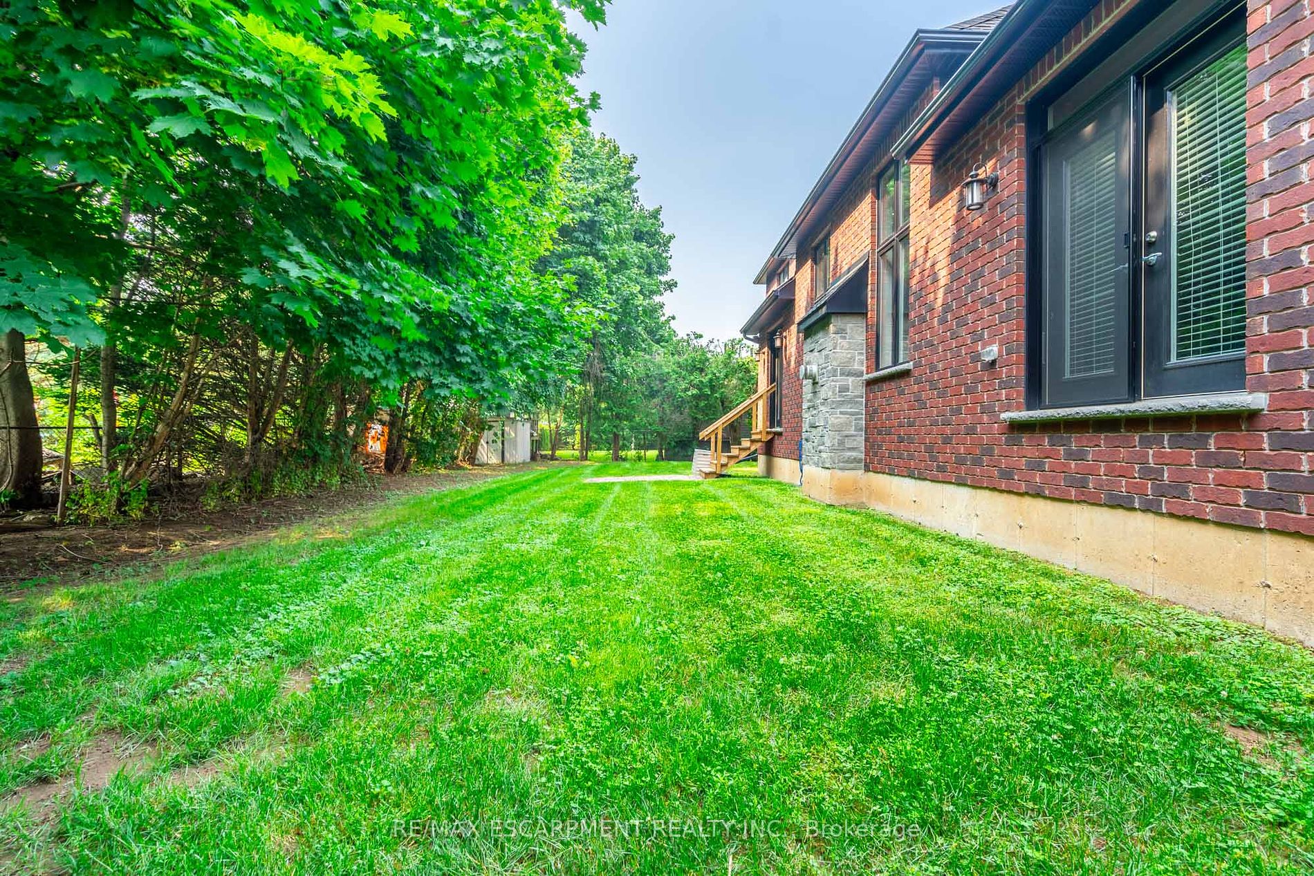 374 Woodworth Drive W