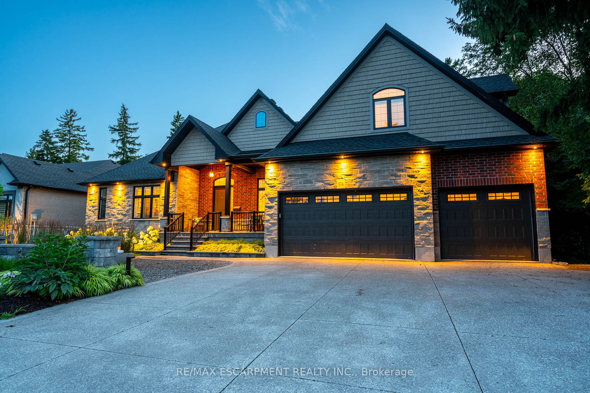 374 Woodworth Drive W