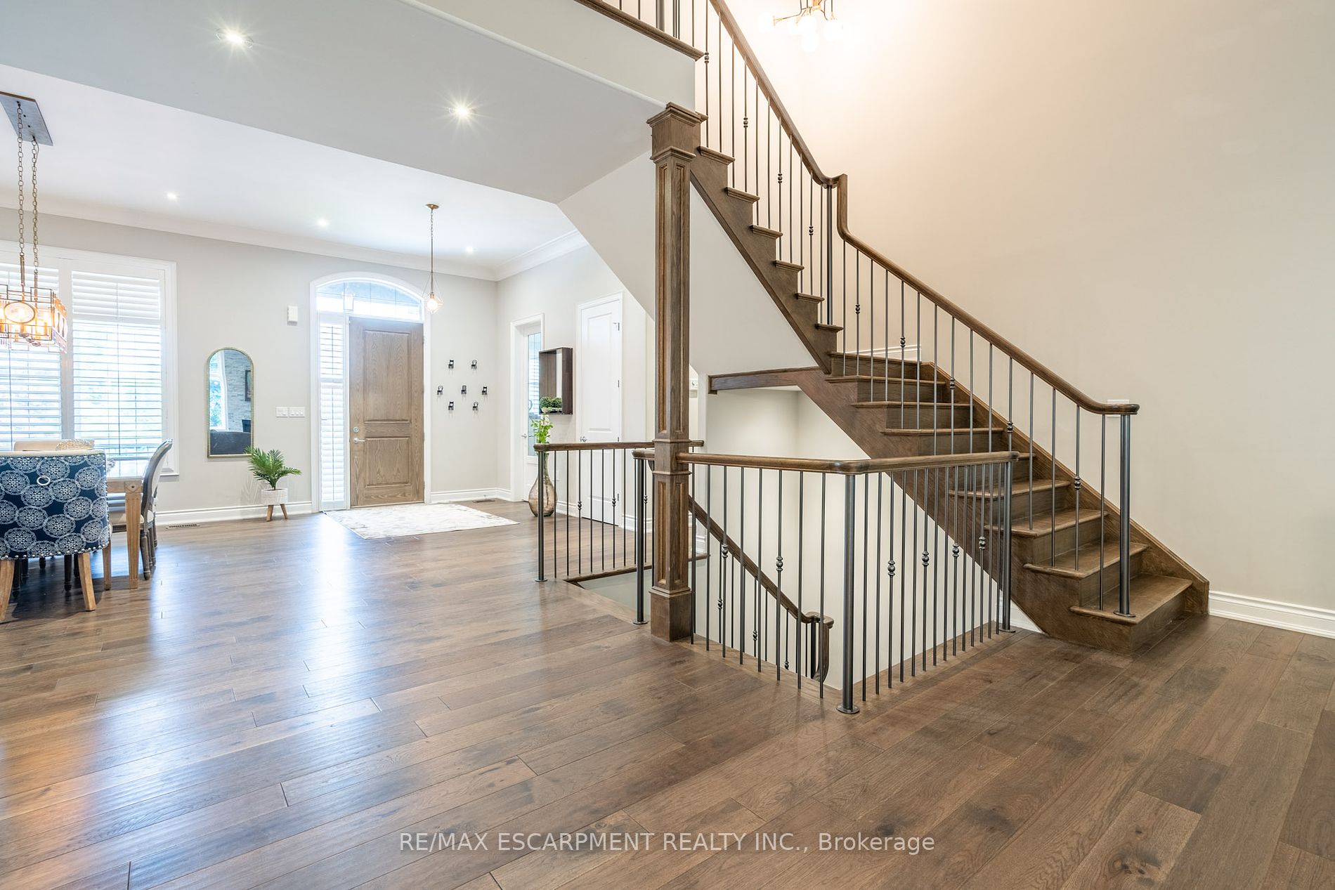 374 Woodworth Drive W
