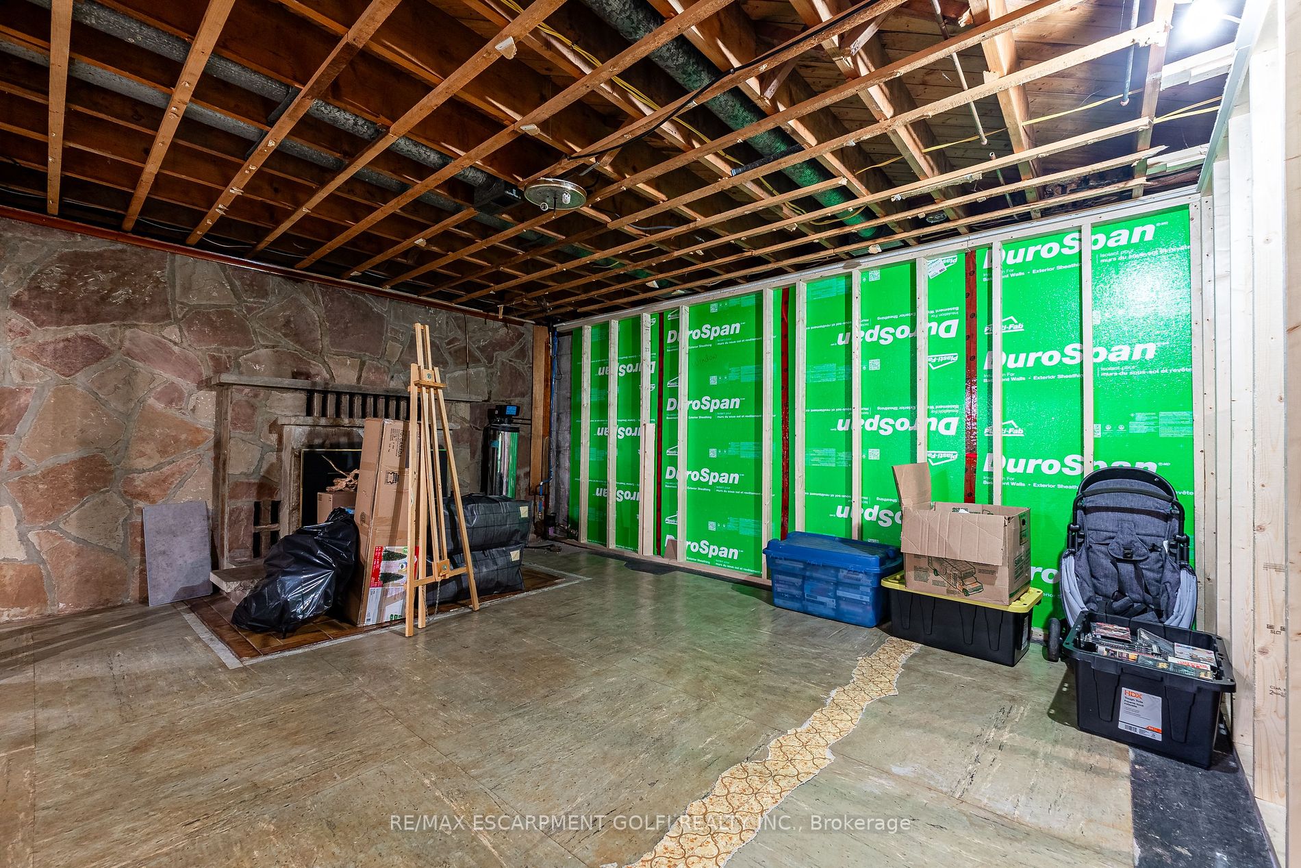 106 Simcoe St E