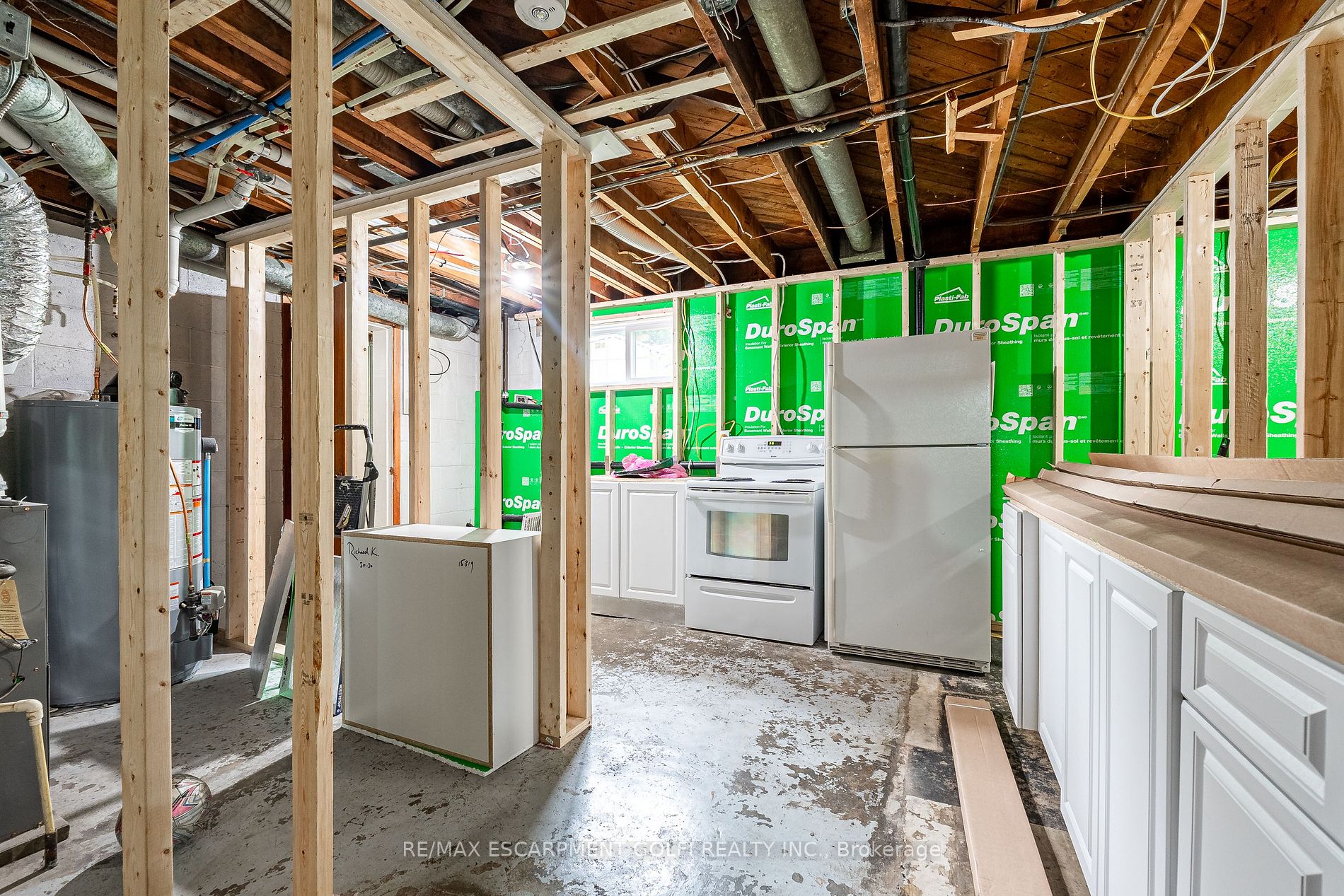 106 Simcoe St E