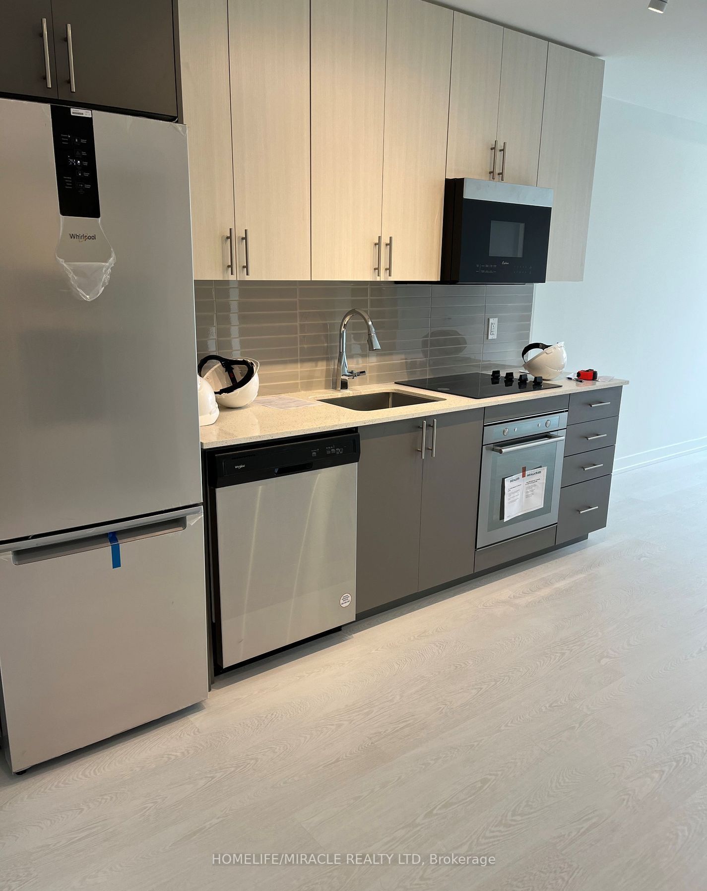 415 Main Street W, #320