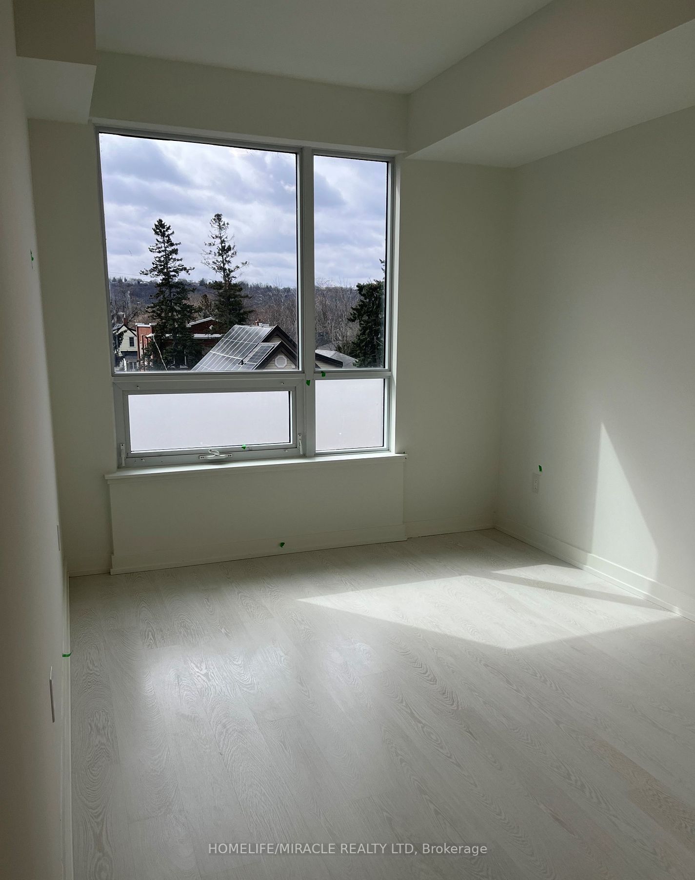 415 Main Street W, #320