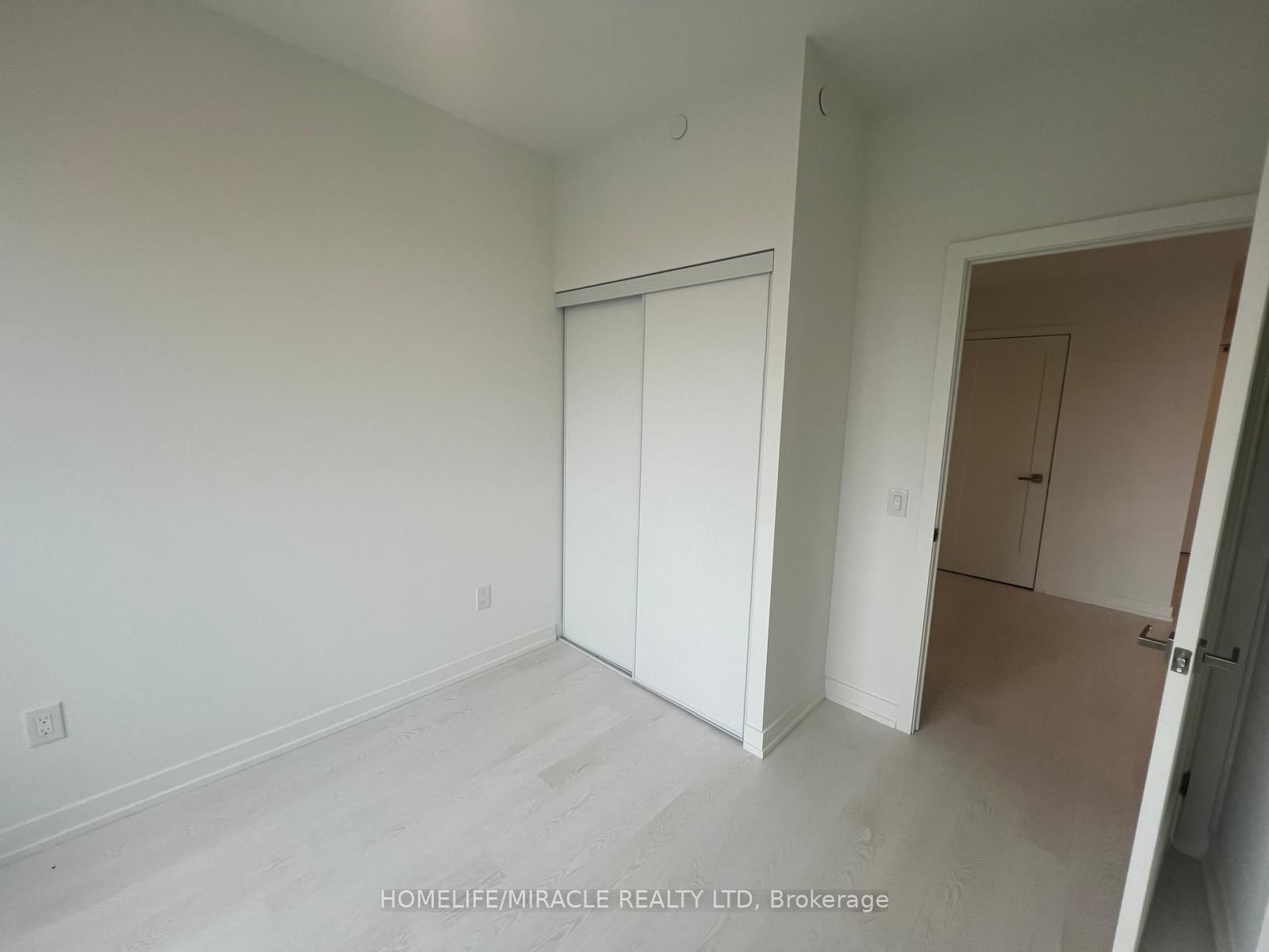 415 Main Street W, #320