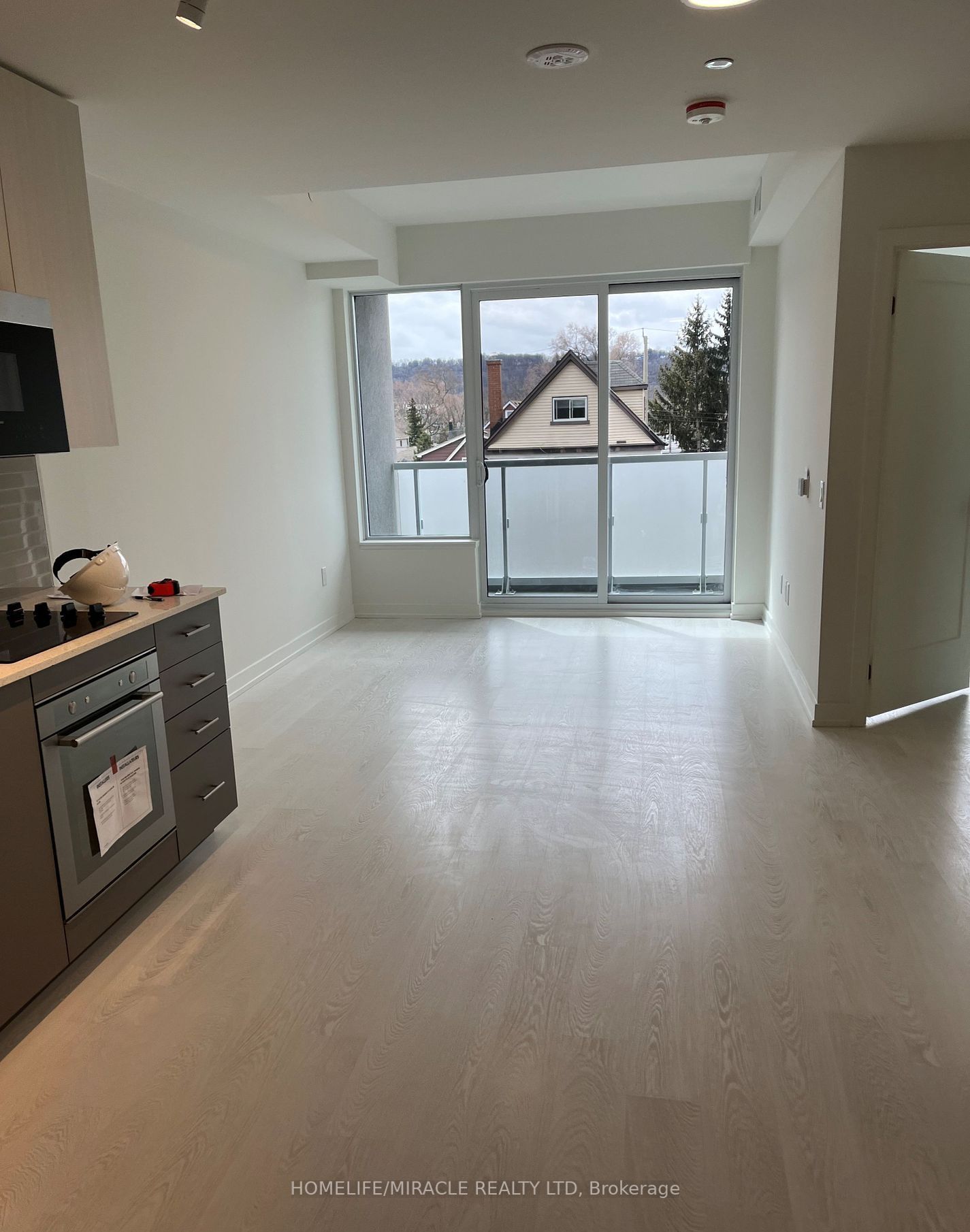 415 Main Street W, #320