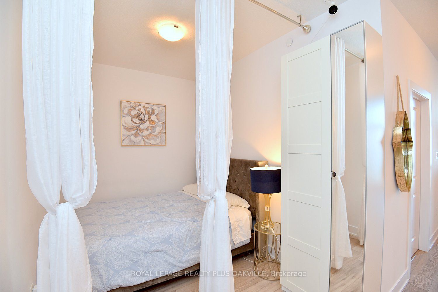101 Shoreview Place #633