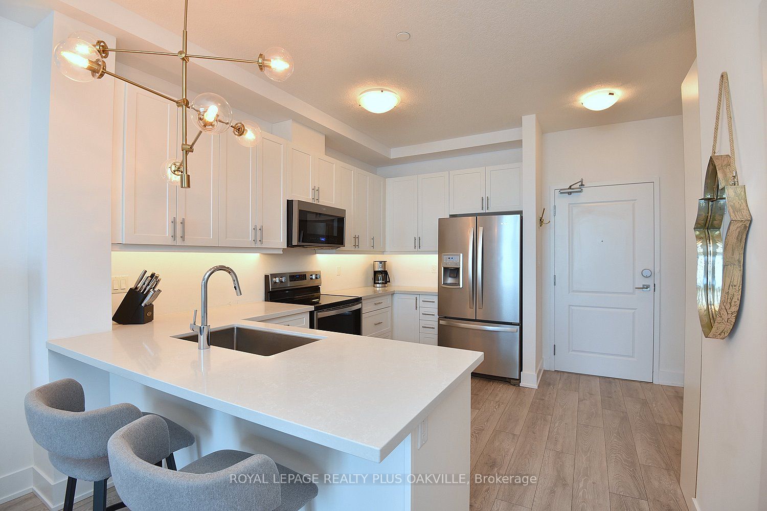 101 Shoreview Place #633