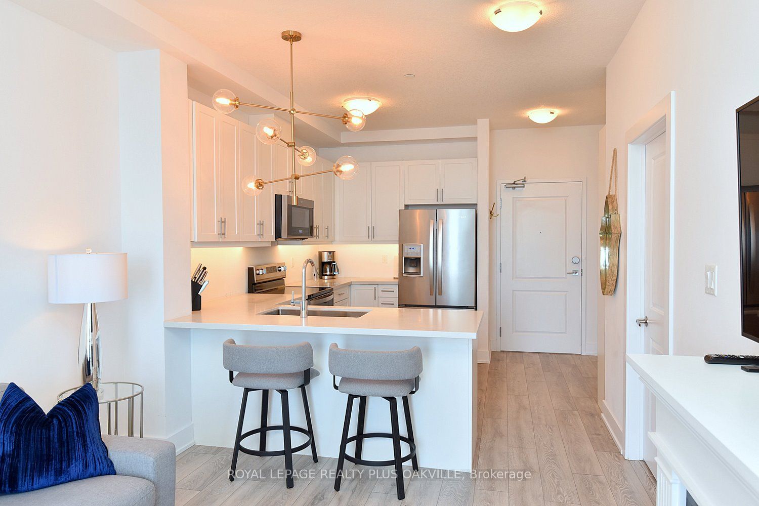 101 Shoreview Place #633