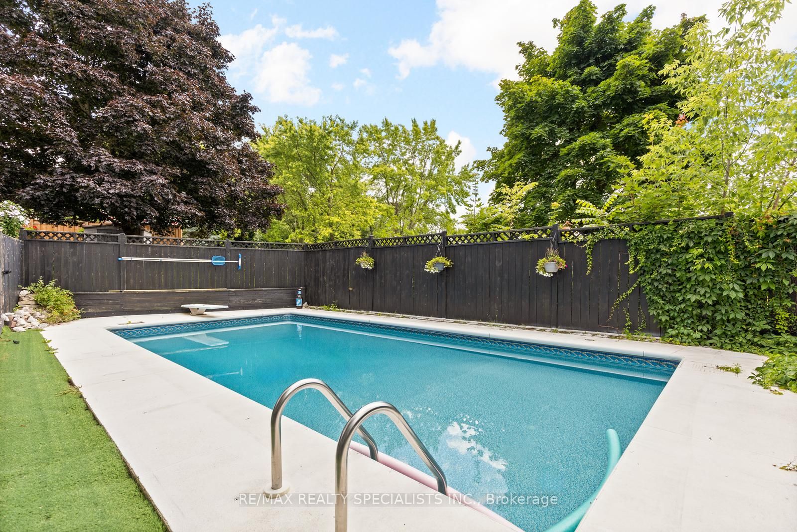 33 HILLCREST Ave