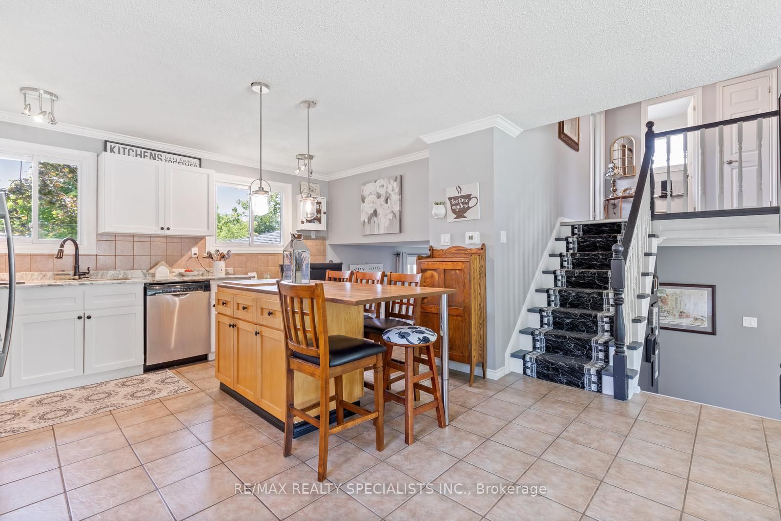 33 HILLCREST Ave
