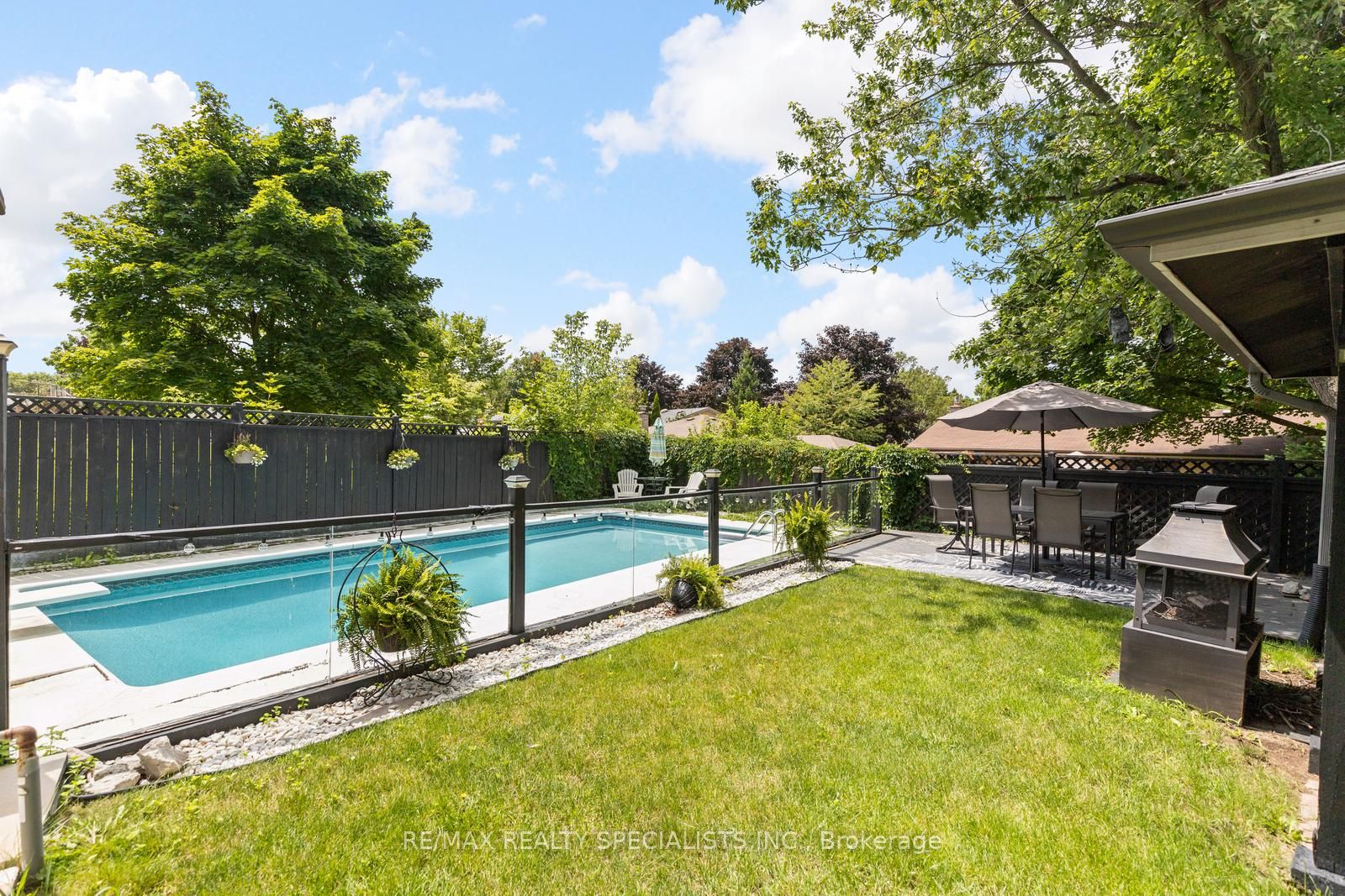 33 HILLCREST Ave