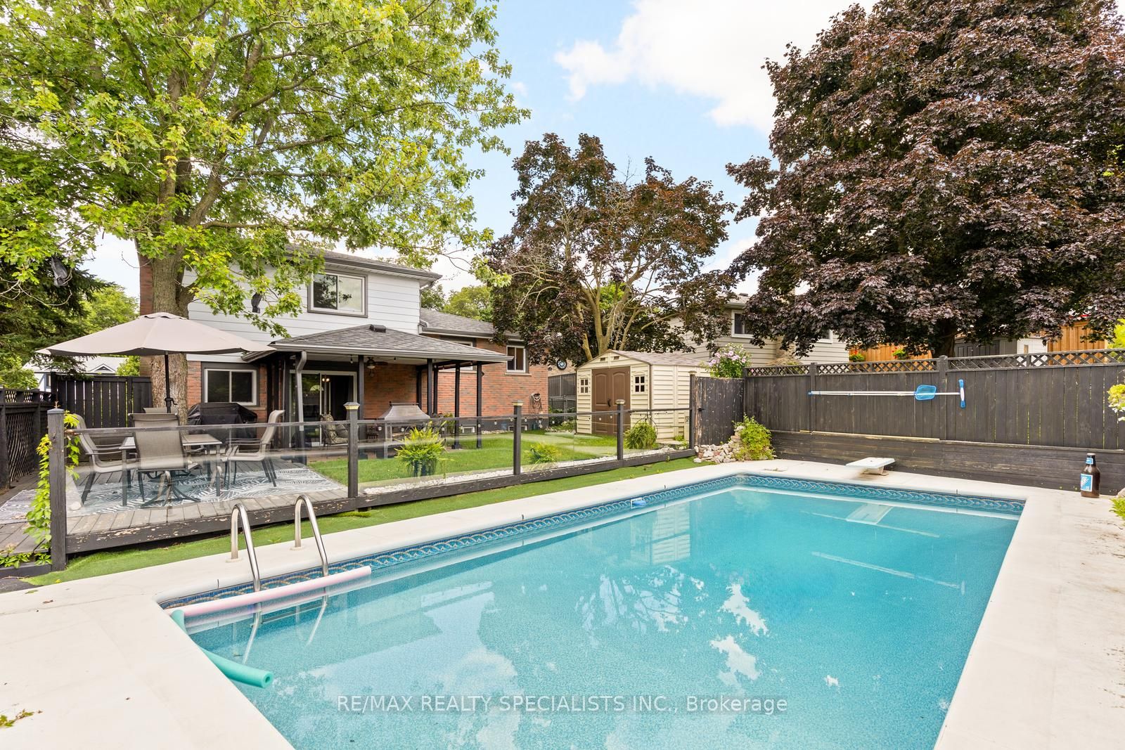 33 HILLCREST Ave