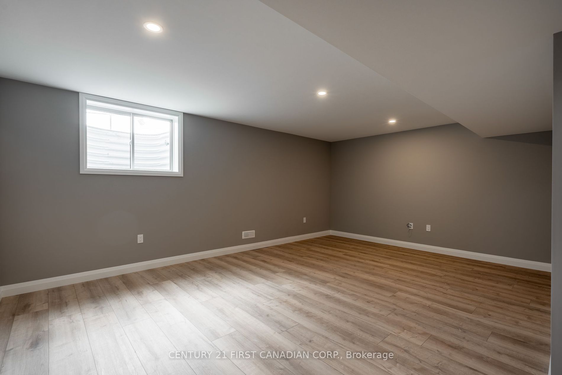 17 Nicholson Street, #35