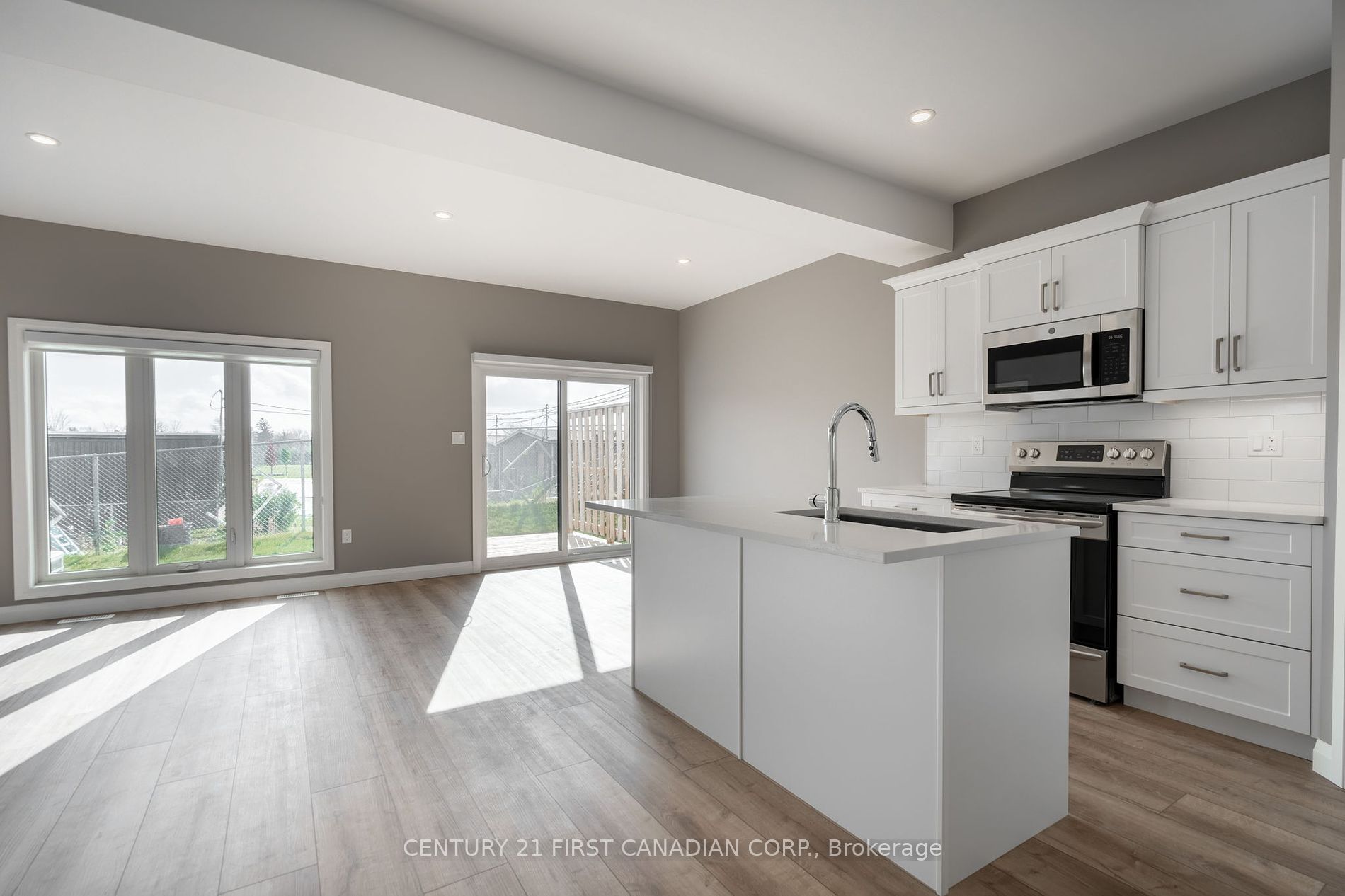 17 Nicholson Street, #35