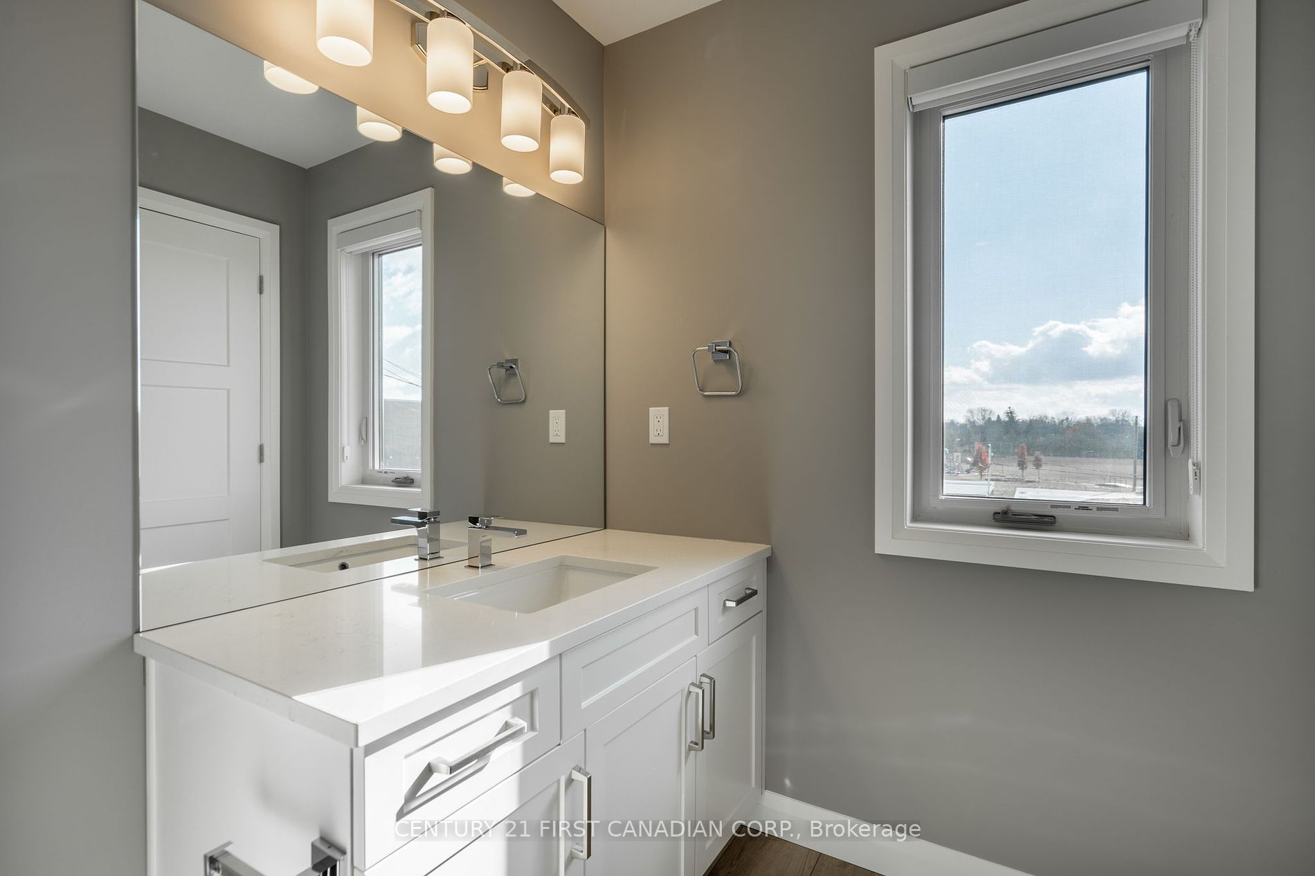 17 Nicholson Street, #35