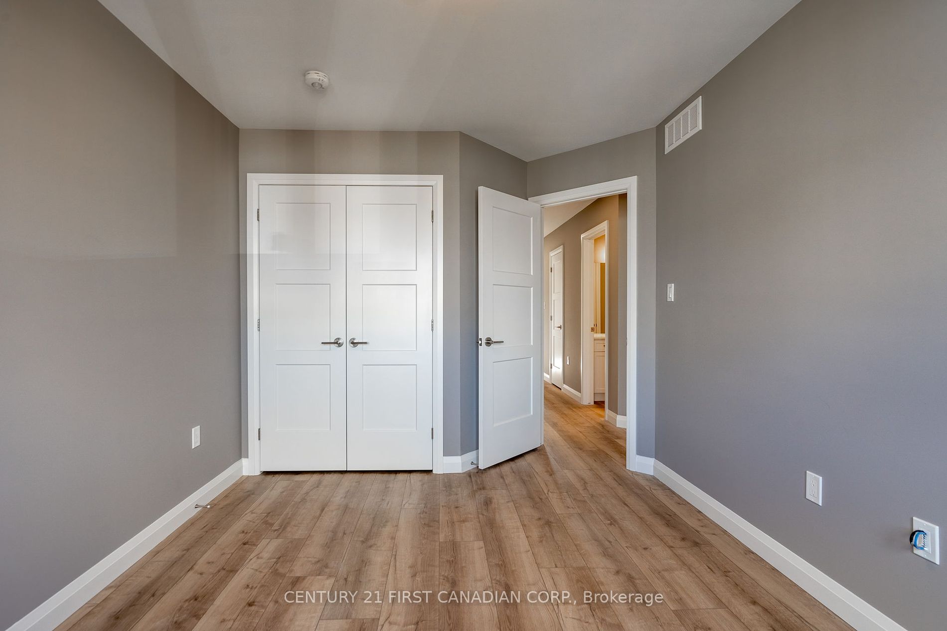 17 Nicholson Street, #35