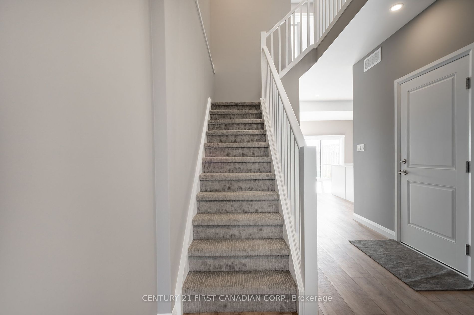 17 Nicholson Street, #35