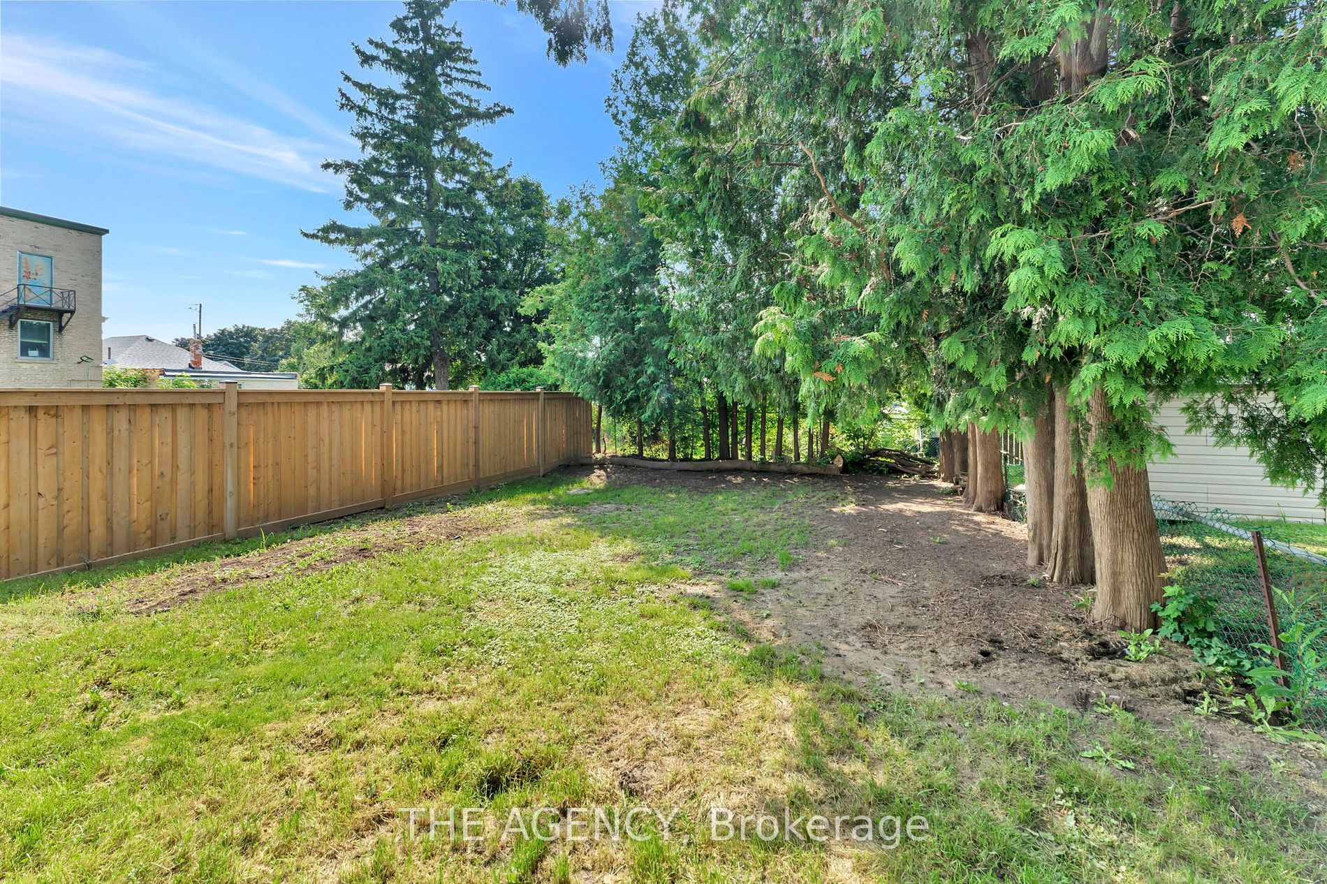 72 Balfour St