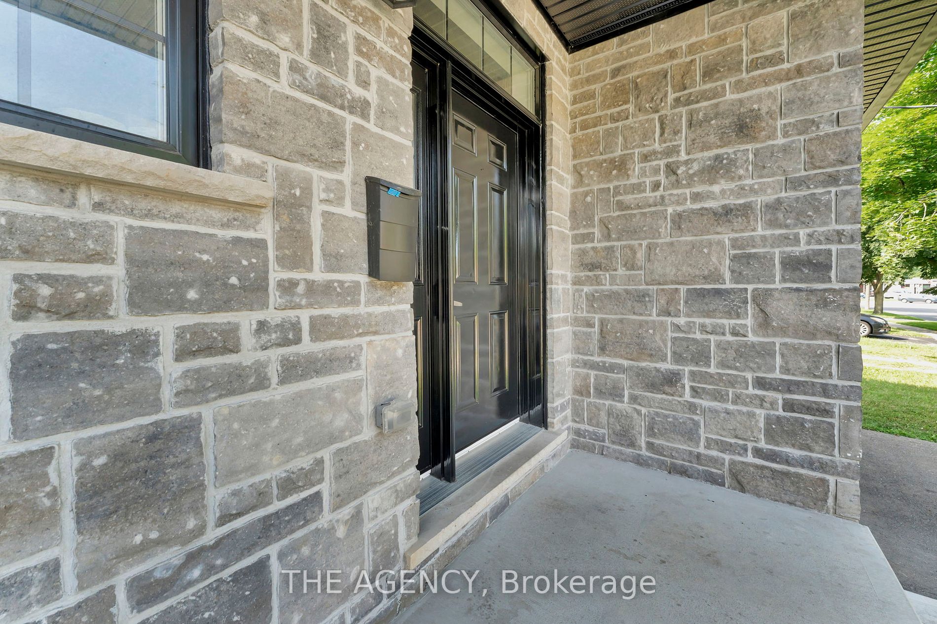 72 Balfour St