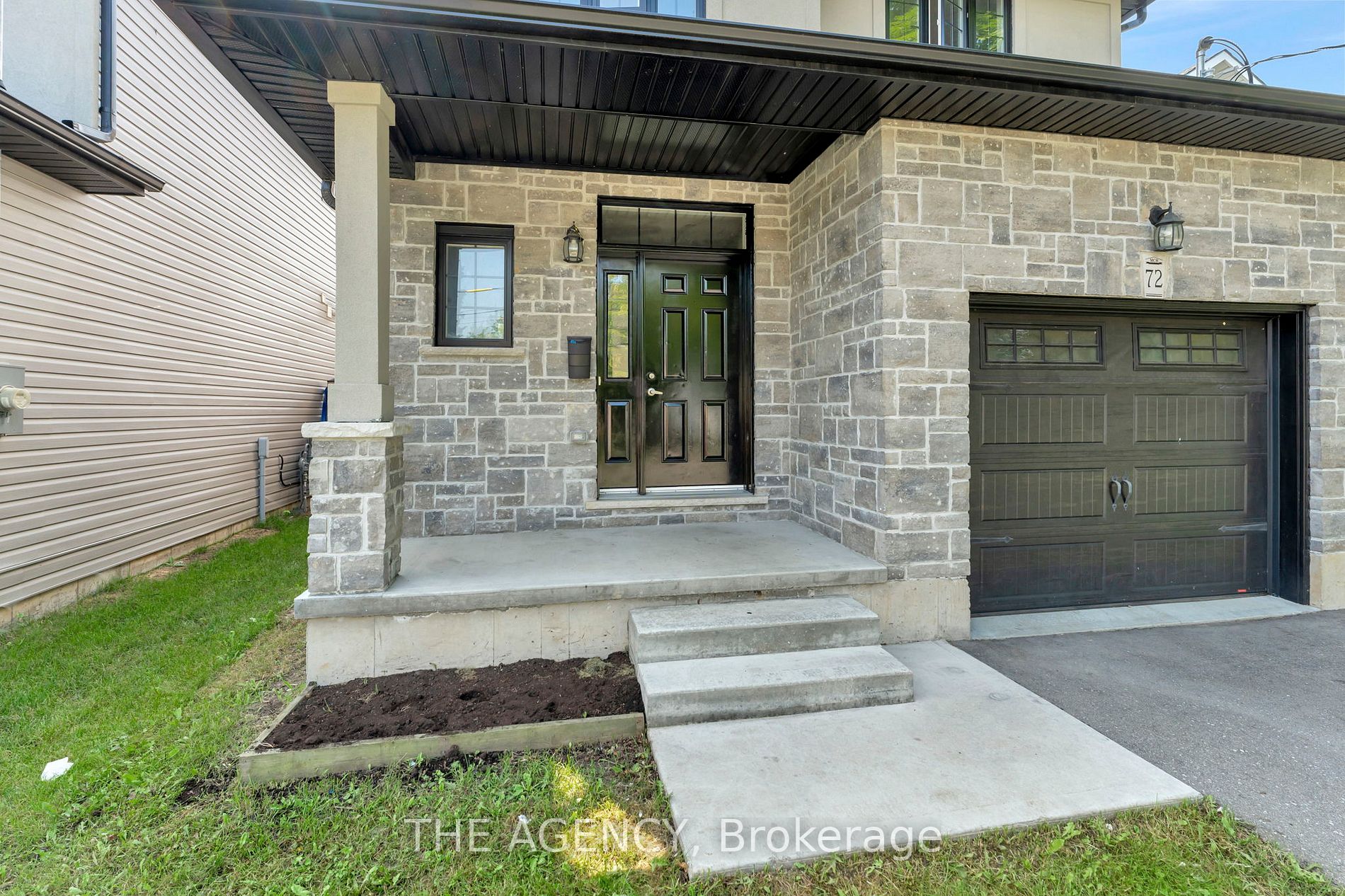 72 Balfour St