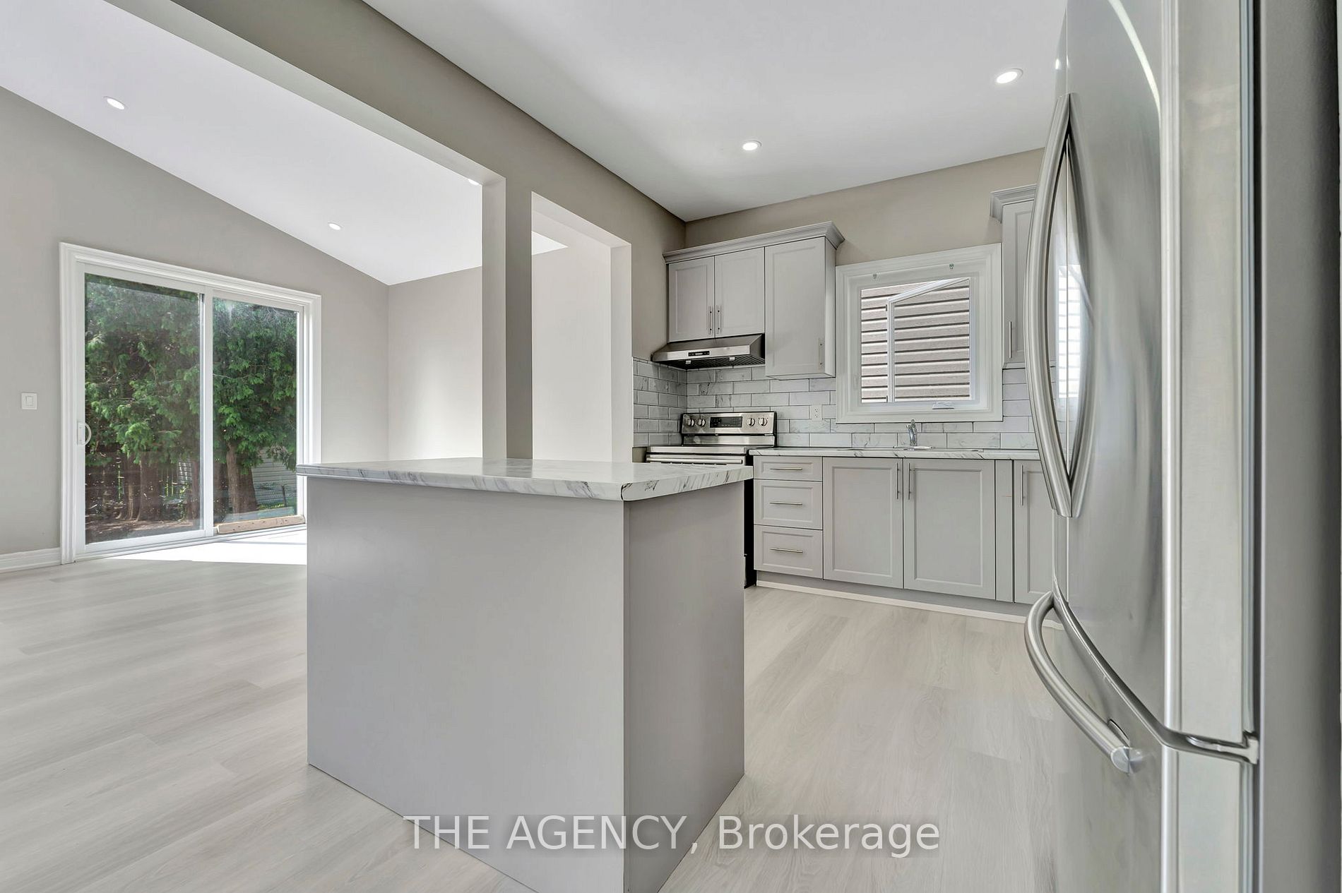 72 Balfour St